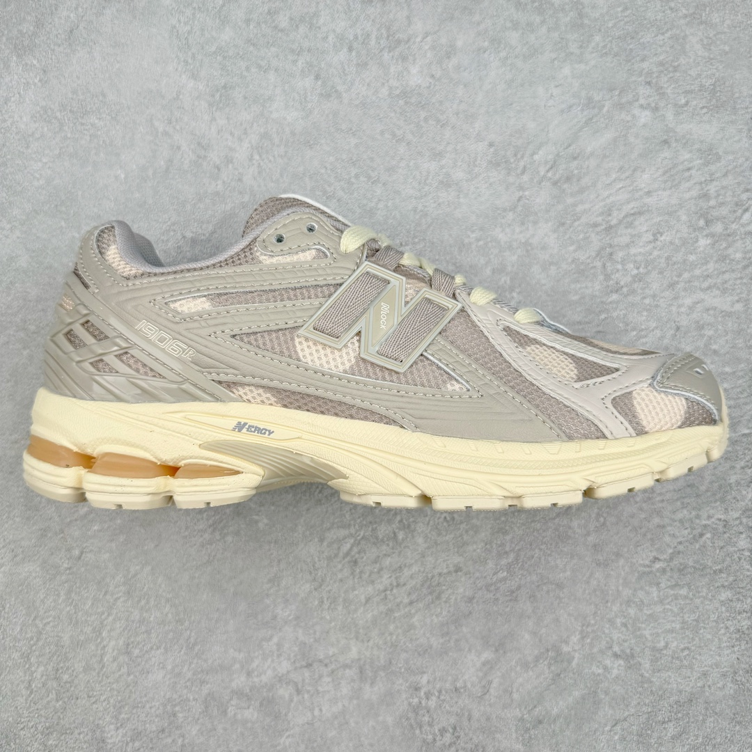 ＃DT纯原 新百伦NB New Balance M1906系列 全套原楦原纸板原厂数据开发 进口三明治网面 原装进口皮料正确绒感卡色 正确中底拉帮中底网布细节 原厂标裁 带紫光防伪 定制后跟透明水晶模块 冲裁组合 大底贴合程度胶水上色把控完美 整洁度挑战全网艺术家 多道序QC把关品质完善 匠心打造 耗时两个月开发完成 工艺极其复杂难度可想而知 新开独立私模大底 正确六层组合大底 高端零售专供产物 尺码：36 37 37.5 38 38.5 39 40 40.5 41 42 42.5 43 44 45-选品中心