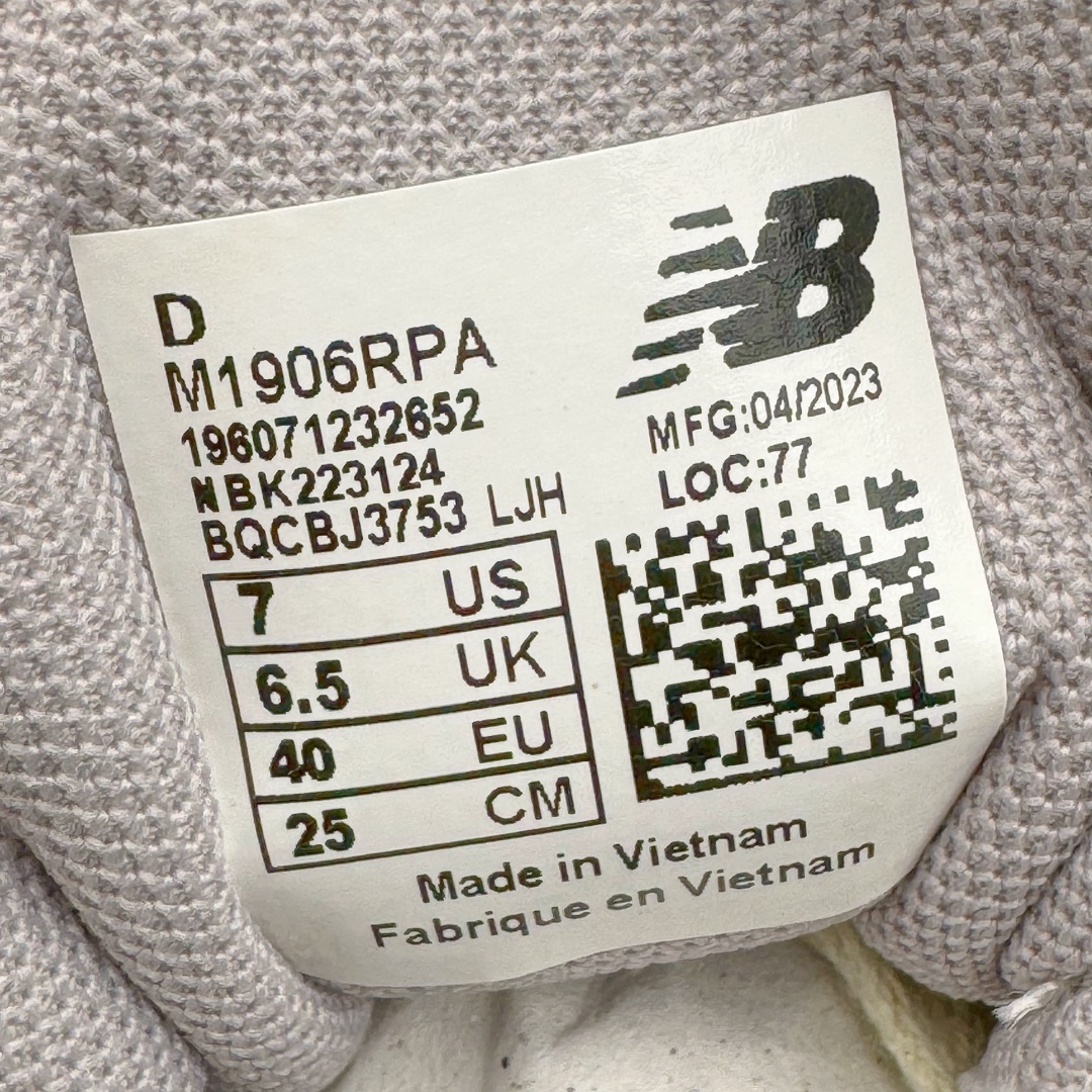 图片[13]-＃DT纯原 新百伦NB New Balance M1906系列 全套原楦原纸板原厂数据开发 进口三明治网面 原装进口皮料正确绒感卡色 正确中底拉帮中底网布细节 原厂标裁 带紫光防伪 定制后跟透明水晶模块 冲裁组合 大底贴合程度胶水上色把控完美 整洁度挑战全网艺术家 多道序QC把关品质完善 匠心打造 耗时两个月开发完成 工艺极其复杂难度可想而知 新开独立私模大底 正确六层组合大底 高端零售专供产物 尺码：36 37 37.5 38 38.5 39 40 40.5 41 42 42.5 43 44 45-选品中心