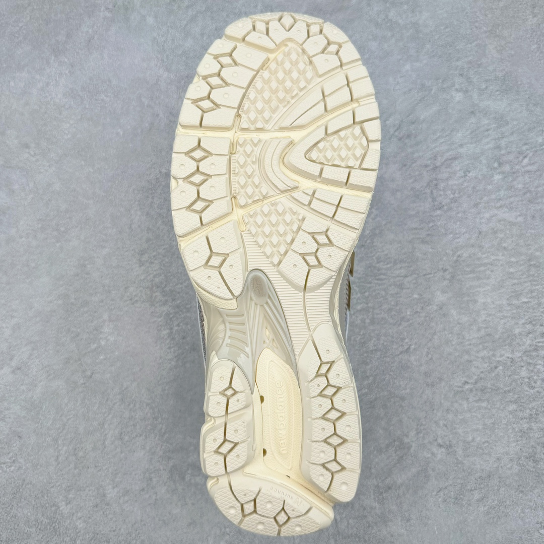 图片[9]-＃DT纯原 新百伦NB New Balance M1906系列 全套原楦原纸板原厂数据开发 进口三明治网面 原装进口皮料正确绒感卡色 正确中底拉帮中底网布细节 原厂标裁 带紫光防伪 定制后跟透明水晶模块 冲裁组合 大底贴合程度胶水上色把控完美 整洁度挑战全网艺术家 多道序QC把关品质完善 匠心打造 耗时两个月开发完成 工艺极其复杂难度可想而知 新开独立私模大底 正确六层组合大底 高端零售专供产物 尺码：36 37 37.5 38 38.5 39 40 40.5 41 42 42.5 43 44 45-选品中心