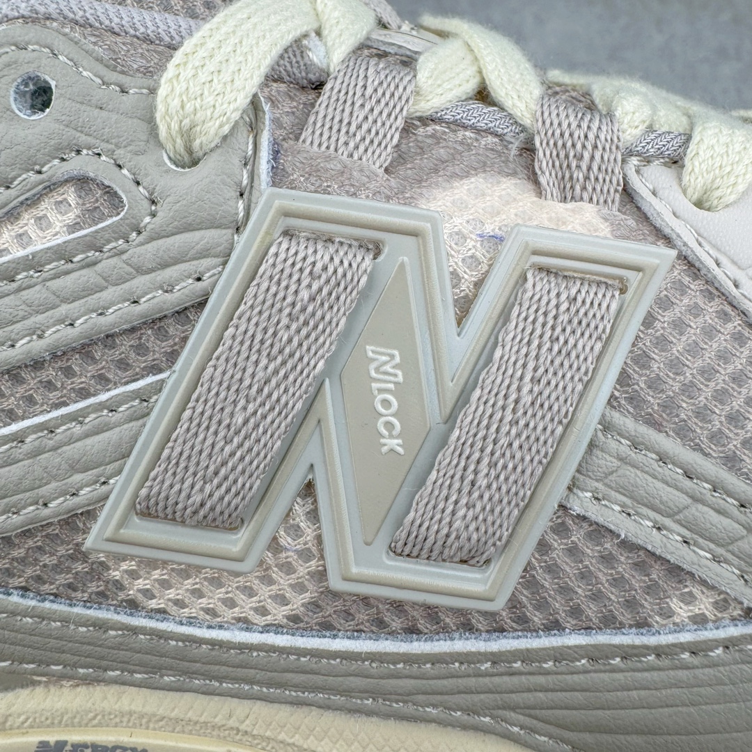 图片[11]-＃DT纯原 新百伦NB New Balance M1906系列 全套原楦原纸板原厂数据开发 进口三明治网面 原装进口皮料正确绒感卡色 正确中底拉帮中底网布细节 原厂标裁 带紫光防伪 定制后跟透明水晶模块 冲裁组合 大底贴合程度胶水上色把控完美 整洁度挑战全网艺术家 多道序QC把关品质完善 匠心打造 耗时两个月开发完成 工艺极其复杂难度可想而知 新开独立私模大底 正确六层组合大底 高端零售专供产物 尺码：36 37 37.5 38 38.5 39 40 40.5 41 42 42.5 43 44 45-选品中心