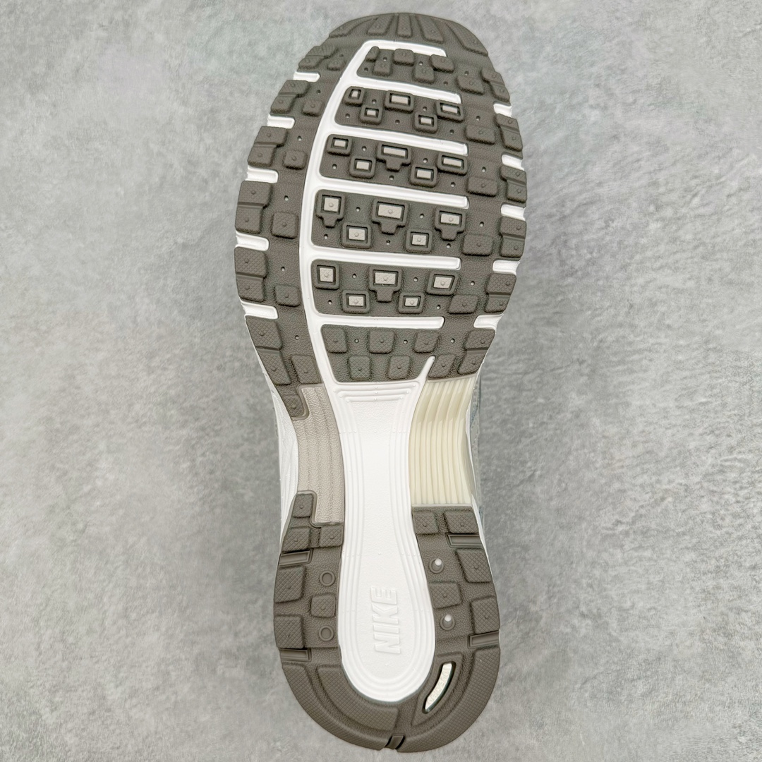 图片[9]-＃HP纯原 NK P-6000 系列低帮复古老爹风休闲运动舒适慢跑鞋 灰白 FN6837-012 购入原鞋原装纸板楦头开发 独家私模四层组合大底 市场唯一正确版本 良心定价 新配色陆续出货 进口三文治网面 融合 Pegasus 过往运动鞋设计 助力 21 世纪早期跑步运动跃升时尚新高度 采用透气网眼布、运动风格线条和耐穿覆面 兼具吸睛外观和舒适感受 中底泡绵以田径赛道为灵感 打造厚实设计 缔造出众缓震性能 尺码：36 36.5 37.5 38 38.5 39 40 40.5 41 42 42.5 43 44 44.5 45 46-选品中心