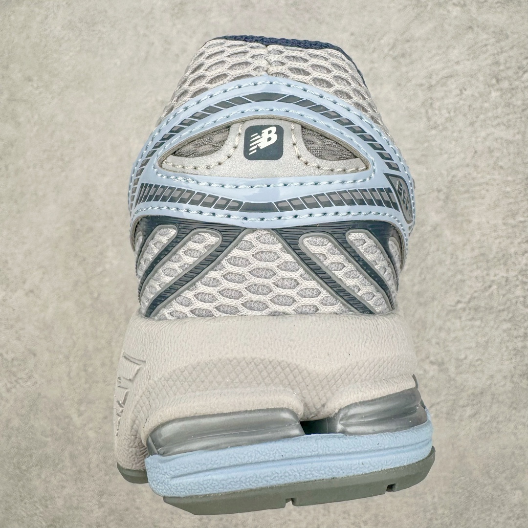 图片[8]-New Balance ML860 NB新百伦系列经典复古老爹风休闲运动慢跑鞋 860 是New Balance 著名的复古跑鞋型号，其heyday 需追溯至90 年代初期。最近，New Balance 回顾历史，以复兴860 为目标，推出这款经典跑鞋的全新升级版860 V2 ，而英国球鞋名所Footpatrol 也为这双新生款型打造一辑特别型录。新版本将N-ergy 与Acteva Lite 技术巧妙融合，其中前者可吸收冲击力，具优越减震性与弹性，而后者则使860 V2 保持轻巧、光滑的外观轮廓。球鞋采用开放式网眼制成，并附带恰到好处的金属饰面，亦为传统运动鞋带去更浓郁的现代气息。860 V2 在具备专业跑步鞋韧性的同时，也拥有围绕生活方式哲学而诞生的时髦感，不仅能够匹配日常风格，还适合用以塑造urban style，各位city boy 不要错过了。尺码：35 36 37 37.5 38 38.5 39.5 40 40.5 41 42 42.5 43 44-选品中心