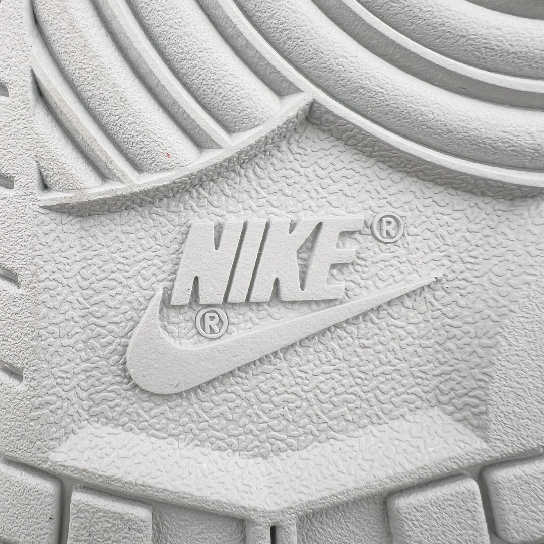 图片[16]-＃YC纯原 NK Dunk Low 浅灰蓝 HF0730-160 定制系列天花板 无原鞋不开发 全系列得物原鞋一比一校对开发 配色持续更新中 终端对接 优势输出 全套原厂楦头原纸板数据档案倾力打造 原汁原味莞产 极致还原 圈内最强针车工艺 高端零售指定版 广东原厂配套原盒原标 鞋盒分三个尺码段 原厂冲刀 超高清洁度 全鞋零毛边皮料切割 采用原厂百宏鞋带以及原厂百宏织唛舌标 内标可供原厂几率过验 进口原装条纹中底布 四线拉帮白色点胶 原厂拉帮手法遵循公司 原厂电绣 极致还原 尺码：35.5 36 36.5 37.5 38 38.5 39 40 40.5 41 42 42.5 43 44 44.5 45 46 47.5-选品中心