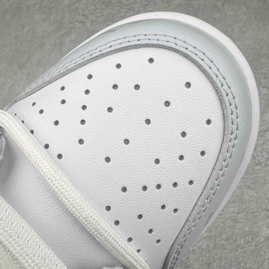 图片[14]-＃YC纯原 NK Dunk Low 浅灰蓝 HF0730-160 定制系列天花板 无原鞋不开发 全系列得物原鞋一比一校对开发 配色持续更新中 终端对接 优势输出 全套原厂楦头原纸板数据档案倾力打造 原汁原味莞产 极致还原 圈内最强针车工艺 高端零售指定版 广东原厂配套原盒原标 鞋盒分三个尺码段 原厂冲刀 超高清洁度 全鞋零毛边皮料切割 采用原厂百宏鞋带以及原厂百宏织唛舌标 内标可供原厂几率过验 进口原装条纹中底布 四线拉帮白色点胶 原厂拉帮手法遵循公司 原厂电绣 极致还原 尺码：35.5 36 36.5 37.5 38 38.5 39 40 40.5 41 42 42.5 43 44 44.5 45 46 47.5-选品中心