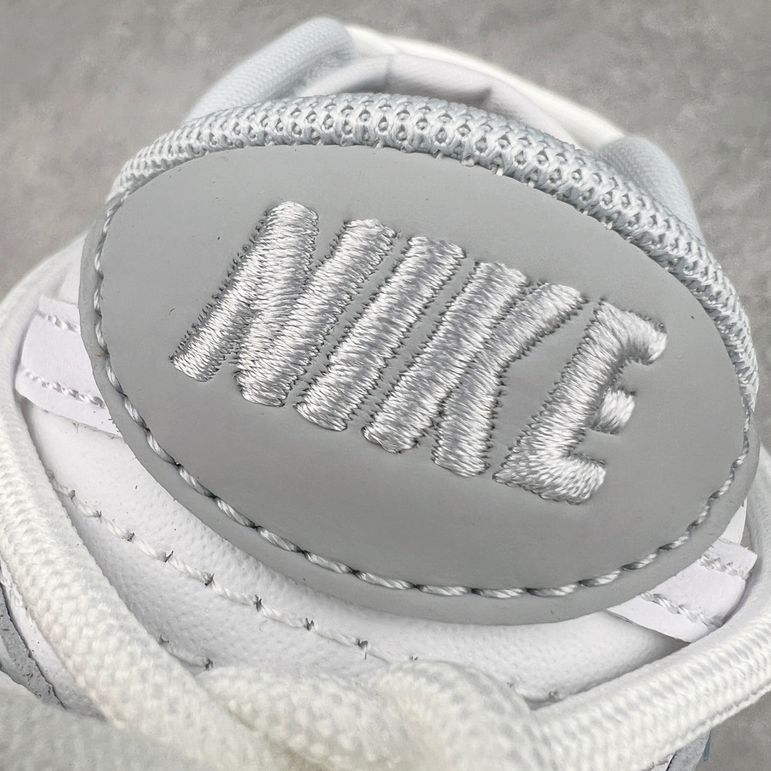 图片[11]-＃YC纯原 NK Dunk Low 浅灰蓝 HF0730-160 定制系列天花板 无原鞋不开发 全系列得物原鞋一比一校对开发 配色持续更新中 终端对接 优势输出 全套原厂楦头原纸板数据档案倾力打造 原汁原味莞产 极致还原 圈内最强针车工艺 高端零售指定版 广东原厂配套原盒原标 鞋盒分三个尺码段 原厂冲刀 超高清洁度 全鞋零毛边皮料切割 采用原厂百宏鞋带以及原厂百宏织唛舌标 内标可供原厂几率过验 进口原装条纹中底布 四线拉帮白色点胶 原厂拉帮手法遵循公司 原厂电绣 极致还原 尺码：35.5 36 36.5 37.5 38 38.5 39 40 40.5 41 42 42.5 43 44 44.5 45 46 47.5-选品中心