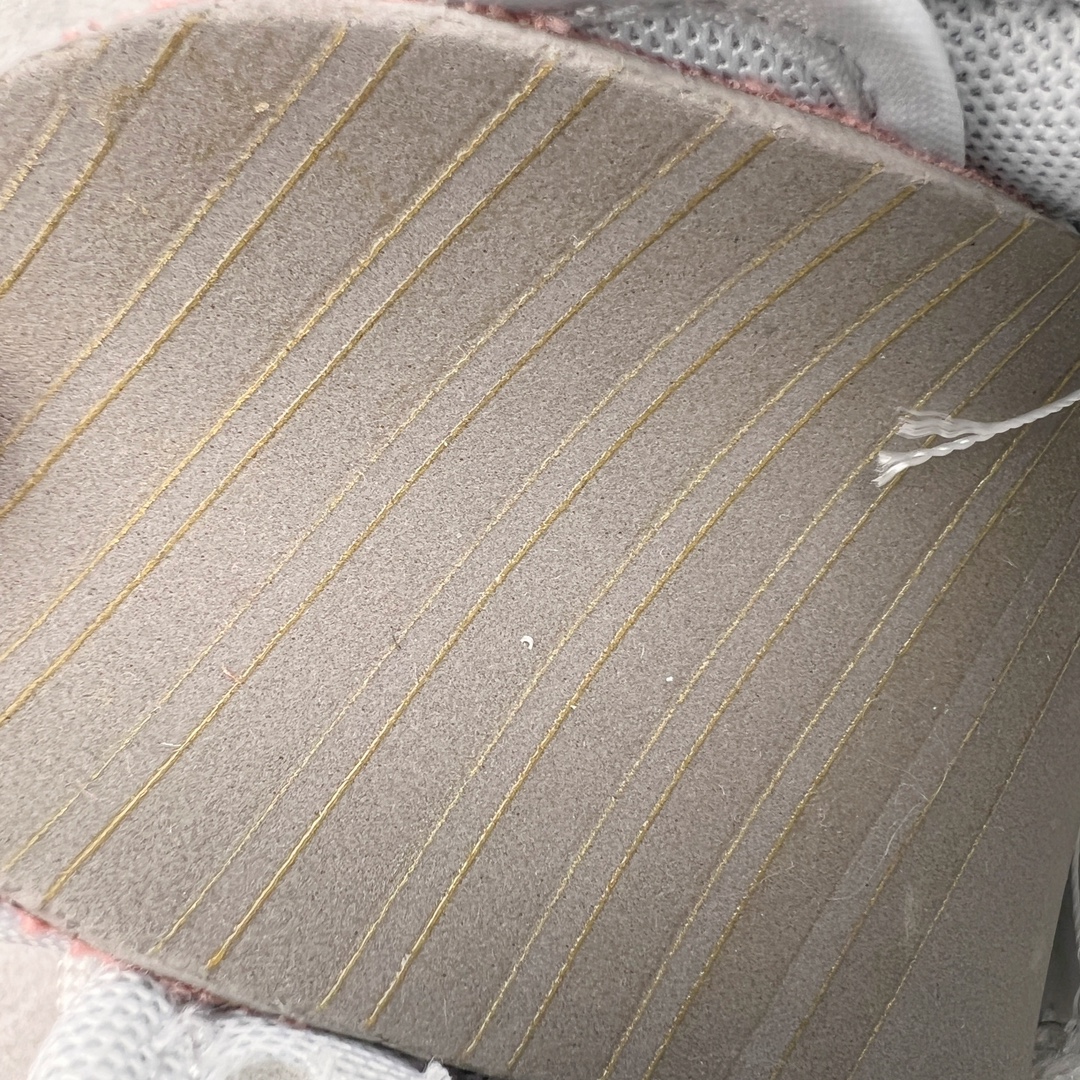 图片[17]-＃YC纯原 NK Dunk Low 浅灰蓝 HF0730-160 定制系列天花板 无原鞋不开发 全系列得物原鞋一比一校对开发 配色持续更新中 终端对接 优势输出 全套原厂楦头原纸板数据档案倾力打造 原汁原味莞产 极致还原 圈内最强针车工艺 高端零售指定版 广东原厂配套原盒原标 鞋盒分三个尺码段 原厂冲刀 超高清洁度 全鞋零毛边皮料切割 采用原厂百宏鞋带以及原厂百宏织唛舌标 内标可供原厂几率过验 进口原装条纹中底布 四线拉帮白色点胶 原厂拉帮手法遵循公司 原厂电绣 极致还原 尺码：35.5 36 36.5 37.5 38 38.5 39 40 40.5 41 42 42.5 43 44 44.5 45 46 47.5-选品中心