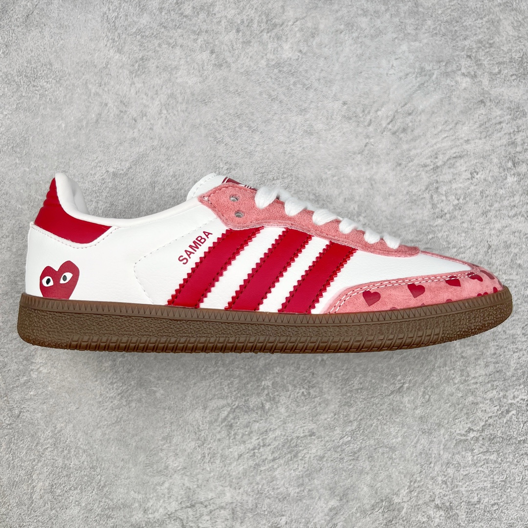 AD Original Samba OG 复古经典轻便板鞋 FW2414 这款桑巴鞋展示了高质量的工艺 带有装饰的超锁缝制和无缝的手感 柔软、柔软的皮革造型和标志性的3条纹完成了精致的外观 正规合身鞋带 鞋面上有绒面鞋垫 橡胶鞋底 享受正畸套筒软感 自50年代首次亮相以来就一直在赢得粉丝的青睐 尺码：36 36.5 37.5 38 38.5 39 40 40.5 41 42 42.5 43 44 44.5 45-选品中心