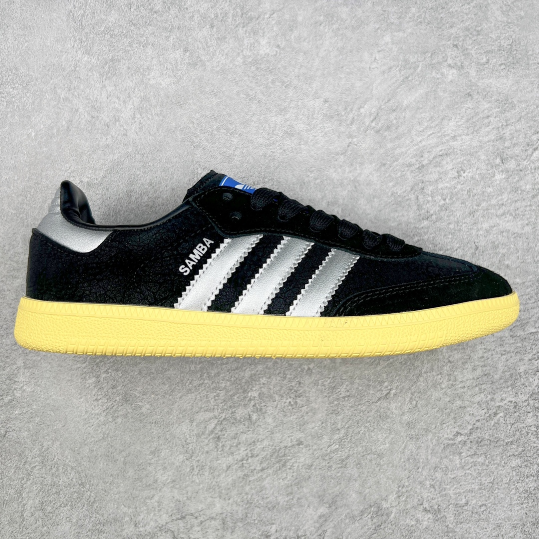 AD Original Samba OG 复古经典轻便板鞋 IE8128 这款桑巴鞋展示了高质量的工艺 带有装饰的超锁缝制和无缝的手感 柔软、柔软的皮革造型和标志性的3条纹完成了精致的外观 正规合身鞋带 鞋面上有绒面鞋垫 橡胶鞋底 享受正畸套筒软感 自50年代首次亮相以来就一直在赢得粉丝的青睐 尺码：36 36.5 37.5 38 38.5 39 40 40.5 41 42 42.5 43 44 44.5 45-选品中心