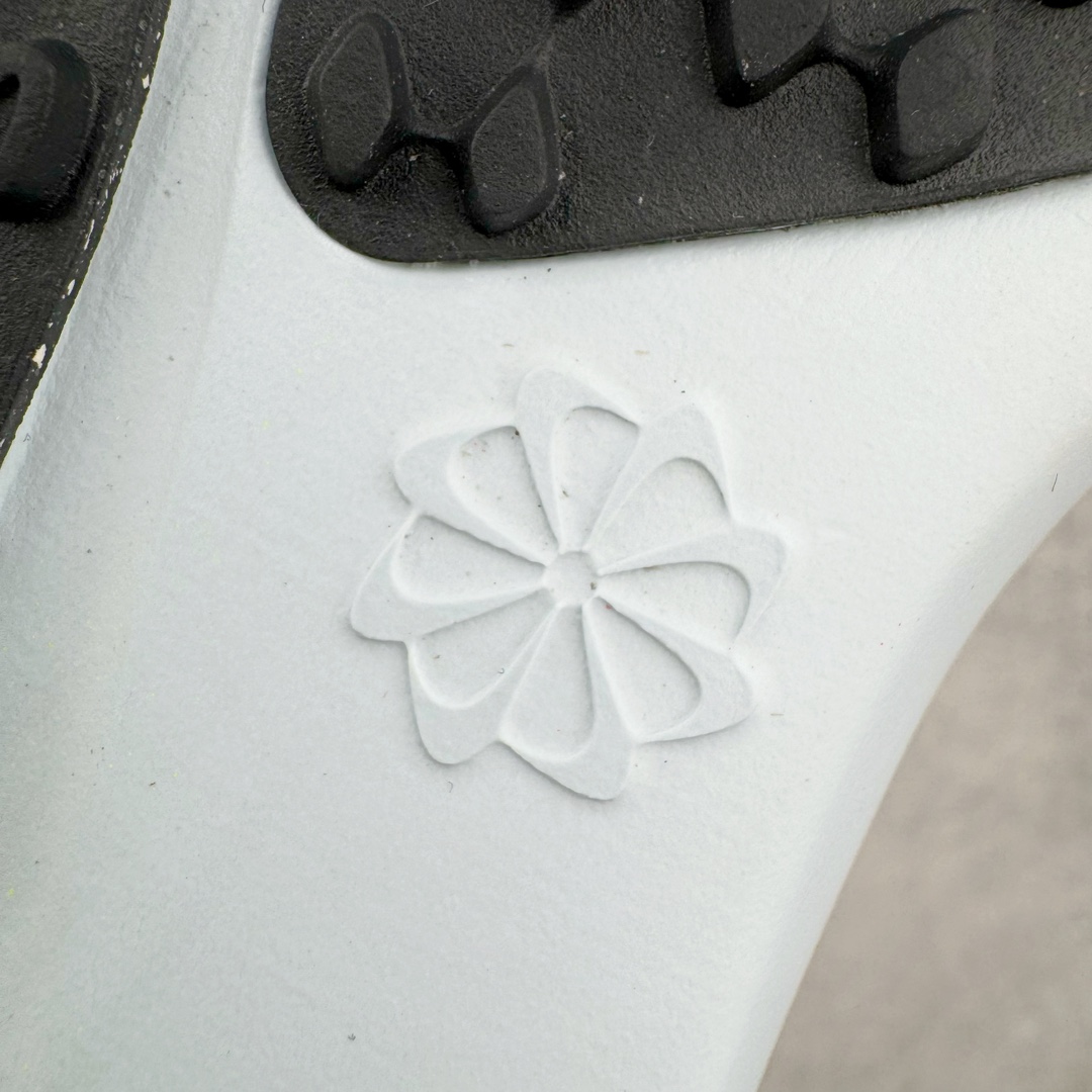 图片[19]-＃纯原 NK Zoom Pegasus 飞马41代马拉松系列网面透气缓震疾速跑鞋 FD2722-100 拥有 Zoom Air 一如既往的稳定感和流畅感 鞋面采用工程网眼设计 为特定高热区域营造出色透气性 进一步增加鞋面的穿孔数量 让足部能够快速散热 中足搭配 Flywire 飞线 在高速运动时营造舒适稳定的贴合感 内置Zoon气垫加持 动力十足 货号：FN4932-401 尺码：36 36.5 37.5 38 38.5 39 40 40.5 41 42 42.5 43 44 44.5 45-选品中心