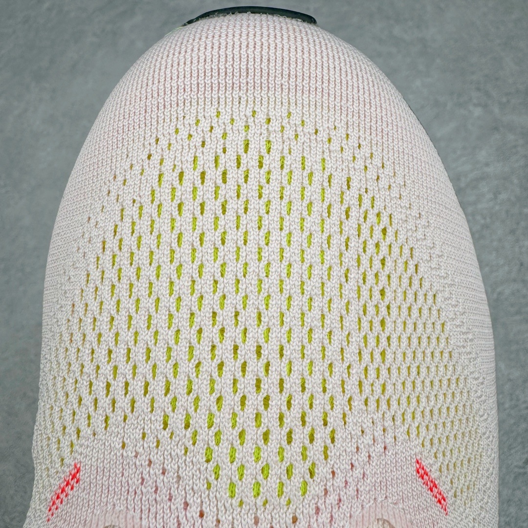 图片[14]-＃纯原 NK Zoom Pegasus 飞马41代马拉松系列网面透气缓震疾速跑鞋 FD2722-100 拥有 Zoom Air 一如既往的稳定感和流畅感 鞋面采用工程网眼设计 为特定高热区域营造出色透气性 进一步增加鞋面的穿孔数量 让足部能够快速散热 中足搭配 Flywire 飞线 在高速运动时营造舒适稳定的贴合感 内置Zoon气垫加持 动力十足 货号：FN4932-401 尺码：36 36.5 37.5 38 38.5 39 40 40.5 41 42 42.5 43 44 44.5 45-选品中心