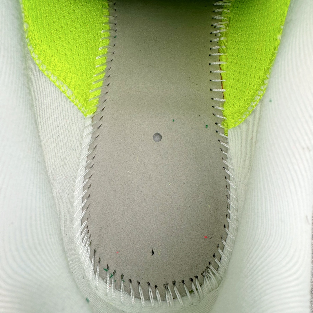 图片[11]-＃纯原 NK Zoom Pegasus 飞马41代马拉松系列网面透气缓震疾速跑鞋 FD2722-100 拥有 Zoom Air 一如既往的稳定感和流畅感 鞋面采用工程网眼设计 为特定高热区域营造出色透气性 进一步增加鞋面的穿孔数量 让足部能够快速散热 中足搭配 Flywire 飞线 在高速运动时营造舒适稳定的贴合感 内置Zoon气垫加持 动力十足 货号：FN4932-401 尺码：36 36.5 37.5 38 38.5 39 40 40.5 41 42 42.5 43 44 44.5 45-选品中心