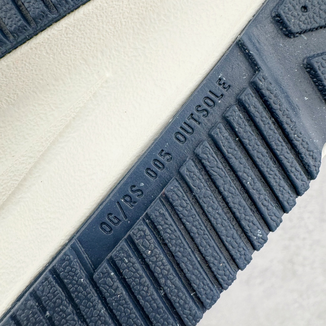 图片[17]-＃纯原 NK RUN SWIfT 3 极致3代网面透气休闲跑步鞋 简约高科技设计采用多层材料 为双足带来凉爽感受和稳固体验时尚鞋面搭配中足包覆设计 提供稳固贴合感 一层网眼布材质 在跑步期间为你带来轻盈透气性能 同时展现利落外观 加高叠层设计 为每一步带来柔软缓震性能 具备出色抓地力与耐穿着性 舒适感出众 货号：DR2695-009 尺码：39 40 40.5 41 42 42.5 43 44 44.5 45-选品中心