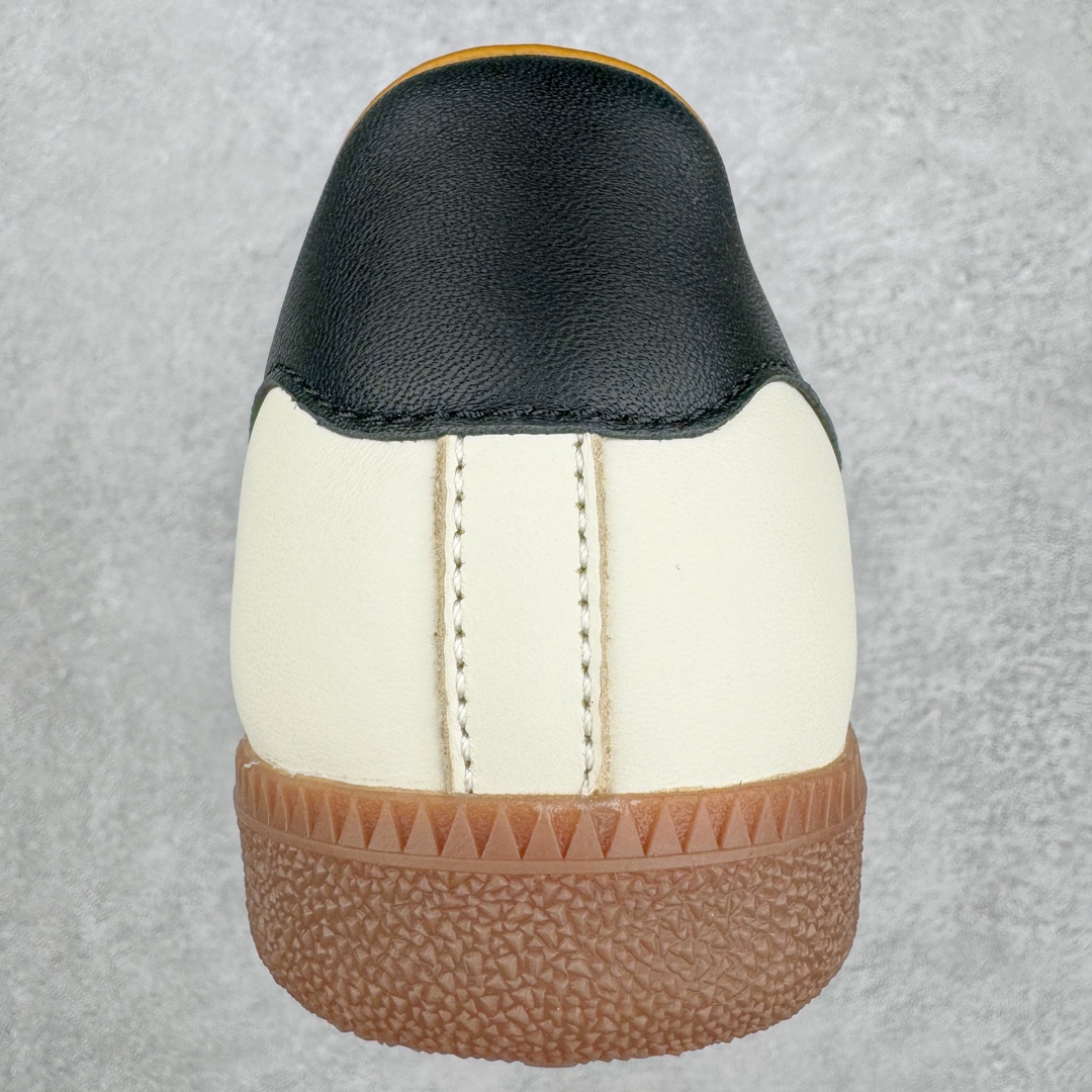 图片[8]-＃ZC总裁 JJJJound x AD Originals Samba Classic\\\”Studded Pack Black\\\”桑巴舞系列绅士德训足球风百搭低帮休闲运动板鞋 联名奶白灰黑 ID8708 好货不怕晚 原厂进口 \\\”Prime Asia\\\” 山羊皮（纹理自然）原厂台湾进口短绒猪巴革 全套原厂纸板冲刀加持 独家原档案私模RB橡胶大底 含胶量硬度原鞋一致 正确拉帮鞋垫背胶 原厂标裁支持鉴定 高密度丽新布中底 内置环保海玻璃鞋垫 全鞋电脑针车零偏差 产品品控稳定性领先行业 原厂港宝加持定型后跟R度完美 JJJJound x Originals联名鞋 作为合作企划里的金字招牌JJJJound 善于利用自己的极简美学挖掘品牌的全新风貌 本次 JJJJound 携手 Originals 选用大热鞋款 Samba 为蓝本 将鞋款的街头气质无痕转变为「静奢风」 鞋款肉眼可见的被赋予了难得的质感 黑白两色都采用了黄色优质皮革内衬以呼应生胶大底 取消了鞋舌的 Logo 转而采用压纹处理使得鞋款整体氛围更加静谧、奢华 同时为了彰显本次合作鞋款的身份 双方合作标识和 JJJJound Logo 被分别印在鞋口内侧和鞋垫上 尺码：36 36.5 37.5 38 38.5 39 40 40.5 41 42 42.5 43 44 44.5 45 46 46.5-选品中心