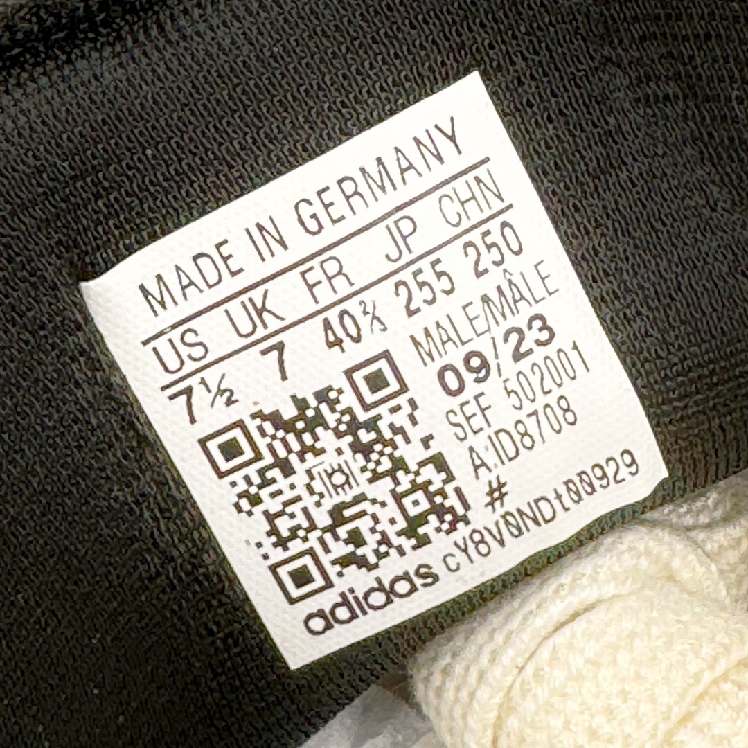 图片[12]-＃ZC总裁 JJJJound x AD Originals Samba Classic\\\”Studded Pack Black\\\”桑巴舞系列绅士德训足球风百搭低帮休闲运动板鞋 联名奶白灰黑 ID8708 好货不怕晚 原厂进口 \\\”Prime Asia\\\” 山羊皮（纹理自然）原厂台湾进口短绒猪巴革 全套原厂纸板冲刀加持 独家原档案私模RB橡胶大底 含胶量硬度原鞋一致 正确拉帮鞋垫背胶 原厂标裁支持鉴定 高密度丽新布中底 内置环保海玻璃鞋垫 全鞋电脑针车零偏差 产品品控稳定性领先行业 原厂港宝加持定型后跟R度完美 JJJJound x Originals联名鞋 作为合作企划里的金字招牌JJJJound 善于利用自己的极简美学挖掘品牌的全新风貌 本次 JJJJound 携手 Originals 选用大热鞋款 Samba 为蓝本 将鞋款的街头气质无痕转变为「静奢风」 鞋款肉眼可见的被赋予了难得的质感 黑白两色都采用了黄色优质皮革内衬以呼应生胶大底 取消了鞋舌的 Logo 转而采用压纹处理使得鞋款整体氛围更加静谧、奢华 同时为了彰显本次合作鞋款的身份 双方合作标识和 JJJJound Logo 被分别印在鞋口内侧和鞋垫上 尺码：36 36.5 37.5 38 38.5 39 40 40.5 41 42 42.5 43 44 44.5 45 46 46.5-选品中心