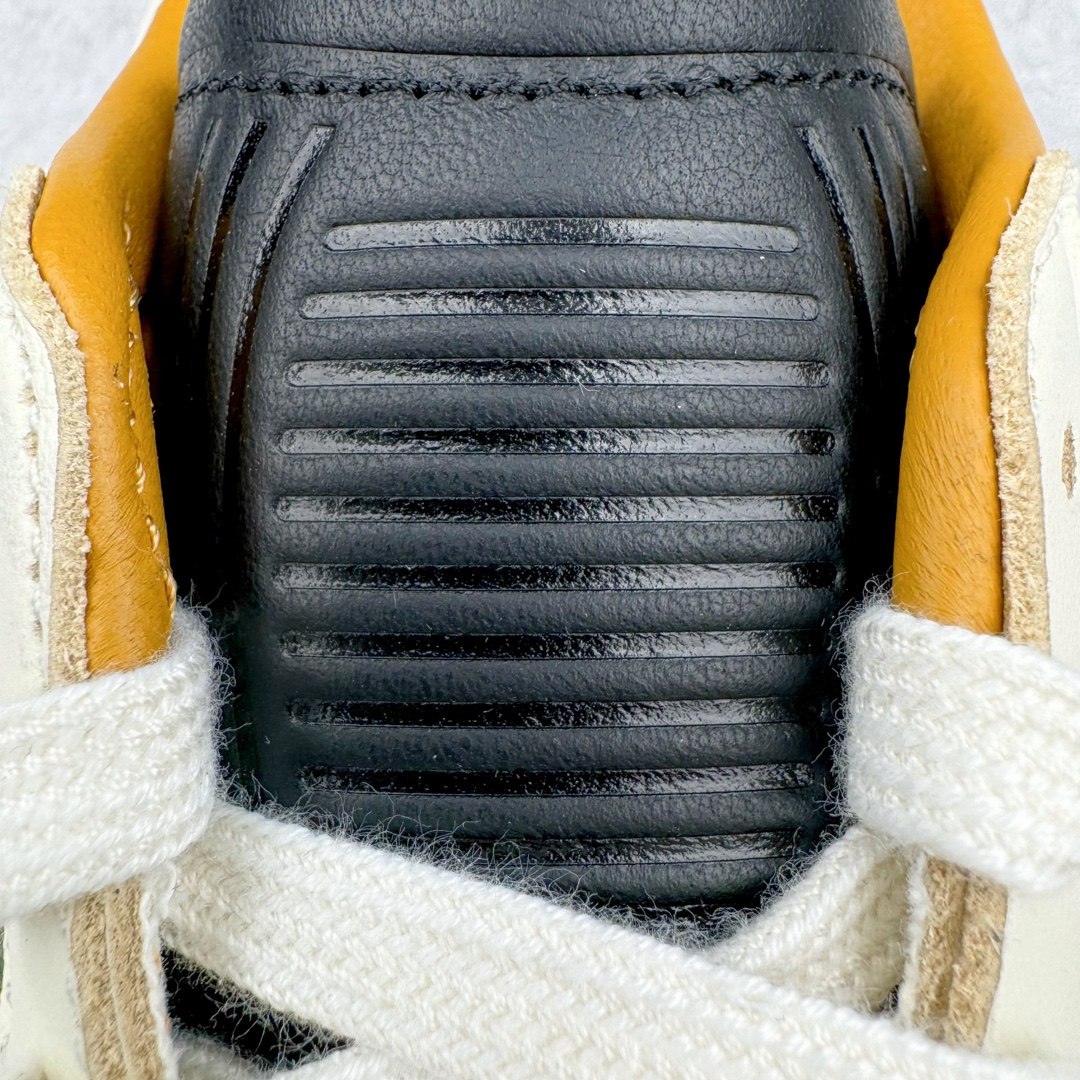 图片[14]-＃ZC总裁 JJJJound x AD Originals Samba Classic\\\”Studded Pack Black\\\”桑巴舞系列绅士德训足球风百搭低帮休闲运动板鞋 联名奶白灰黑 ID8708 好货不怕晚 原厂进口 \\\”Prime Asia\\\” 山羊皮（纹理自然）原厂台湾进口短绒猪巴革 全套原厂纸板冲刀加持 独家原档案私模RB橡胶大底 含胶量硬度原鞋一致 正确拉帮鞋垫背胶 原厂标裁支持鉴定 高密度丽新布中底 内置环保海玻璃鞋垫 全鞋电脑针车零偏差 产品品控稳定性领先行业 原厂港宝加持定型后跟R度完美 JJJJound x Originals联名鞋 作为合作企划里的金字招牌JJJJound 善于利用自己的极简美学挖掘品牌的全新风貌 本次 JJJJound 携手 Originals 选用大热鞋款 Samba 为蓝本 将鞋款的街头气质无痕转变为「静奢风」 鞋款肉眼可见的被赋予了难得的质感 黑白两色都采用了黄色优质皮革内衬以呼应生胶大底 取消了鞋舌的 Logo 转而采用压纹处理使得鞋款整体氛围更加静谧、奢华 同时为了彰显本次合作鞋款的身份 双方合作标识和 JJJJound Logo 被分别印在鞋口内侧和鞋垫上 尺码：36 36.5 37.5 38 38.5 39 40 40.5 41 42 42.5 43 44 44.5 45 46 46.5-选品中心