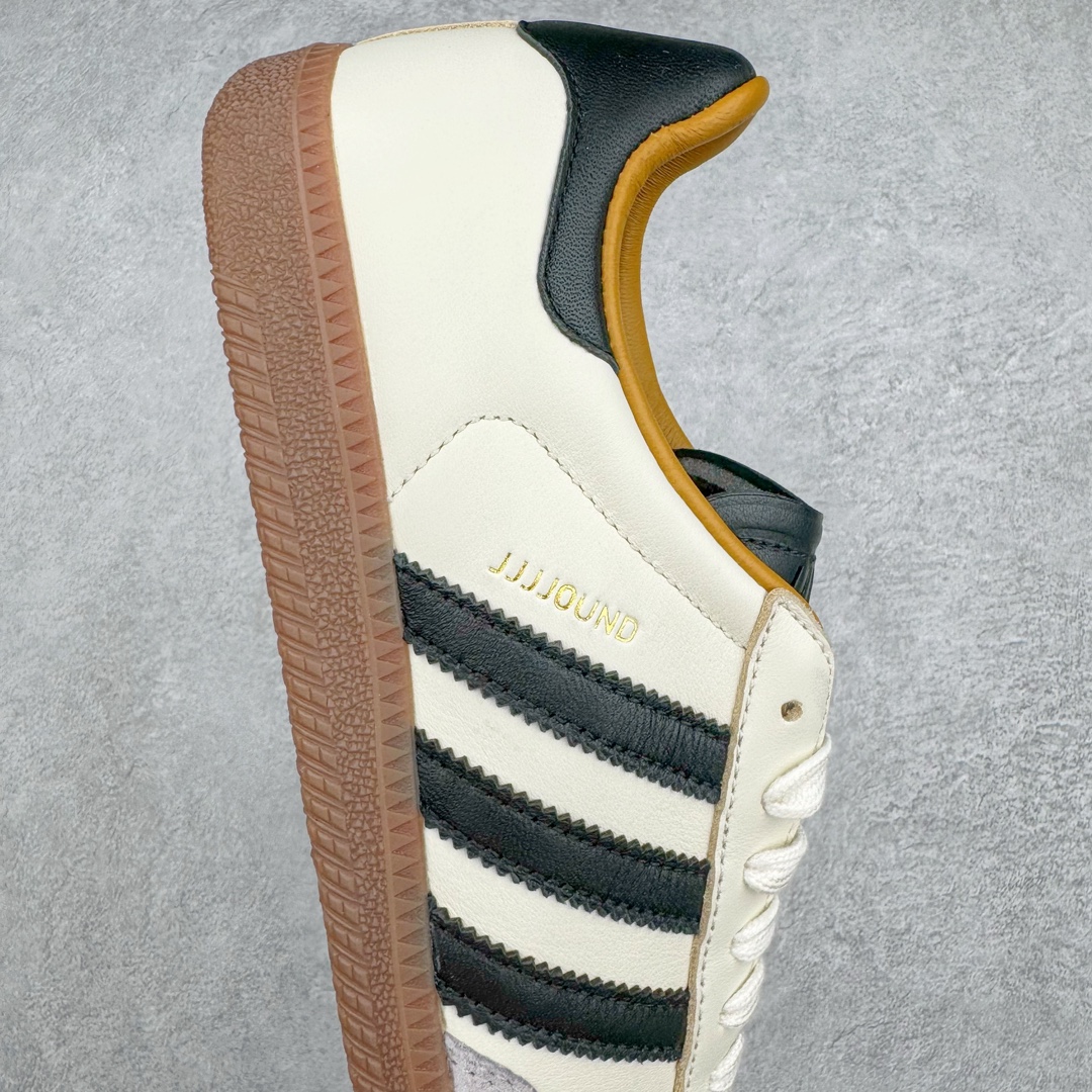图片[6]-＃ZC总裁 JJJJound x AD Originals Samba Classic\\\”Studded Pack Black\\\”桑巴舞系列绅士德训足球风百搭低帮休闲运动板鞋 联名奶白灰黑 ID8708 好货不怕晚 原厂进口 \\\”Prime Asia\\\” 山羊皮（纹理自然）原厂台湾进口短绒猪巴革 全套原厂纸板冲刀加持 独家原档案私模RB橡胶大底 含胶量硬度原鞋一致 正确拉帮鞋垫背胶 原厂标裁支持鉴定 高密度丽新布中底 内置环保海玻璃鞋垫 全鞋电脑针车零偏差 产品品控稳定性领先行业 原厂港宝加持定型后跟R度完美 JJJJound x Originals联名鞋 作为合作企划里的金字招牌JJJJound 善于利用自己的极简美学挖掘品牌的全新风貌 本次 JJJJound 携手 Originals 选用大热鞋款 Samba 为蓝本 将鞋款的街头气质无痕转变为「静奢风」 鞋款肉眼可见的被赋予了难得的质感 黑白两色都采用了黄色优质皮革内衬以呼应生胶大底 取消了鞋舌的 Logo 转而采用压纹处理使得鞋款整体氛围更加静谧、奢华 同时为了彰显本次合作鞋款的身份 双方合作标识和 JJJJound Logo 被分别印在鞋口内侧和鞋垫上 尺码：36 36.5 37.5 38 38.5 39 40 40.5 41 42 42.5 43 44 44.5 45 46 46.5-选品中心