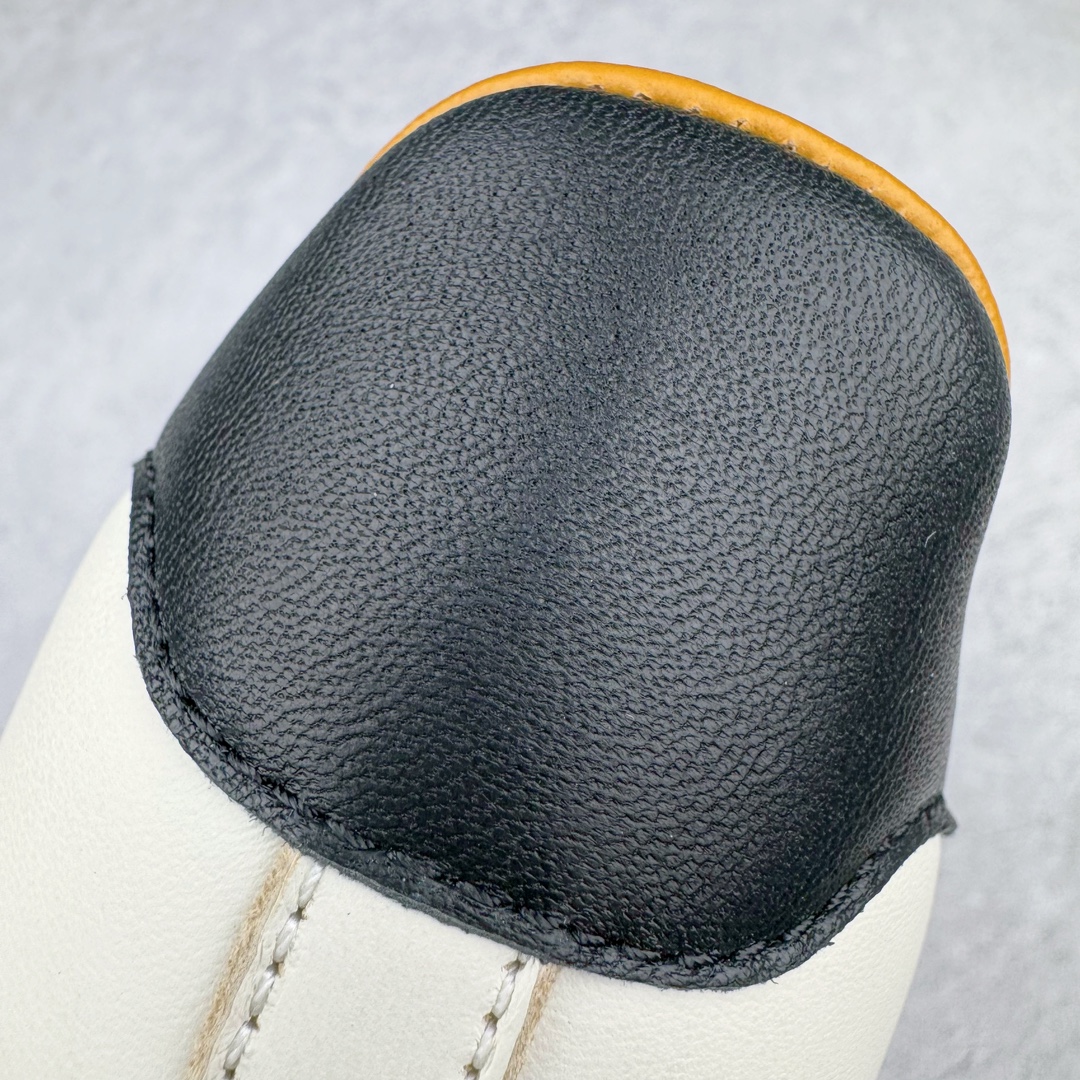 图片[16]-＃ZC总裁 JJJJound x AD Originals Samba Classic\\\”Studded Pack Black\\\”桑巴舞系列绅士德训足球风百搭低帮休闲运动板鞋 联名奶白灰黑 ID8708 好货不怕晚 原厂进口 \\\”Prime Asia\\\” 山羊皮（纹理自然）原厂台湾进口短绒猪巴革 全套原厂纸板冲刀加持 独家原档案私模RB橡胶大底 含胶量硬度原鞋一致 正确拉帮鞋垫背胶 原厂标裁支持鉴定 高密度丽新布中底 内置环保海玻璃鞋垫 全鞋电脑针车零偏差 产品品控稳定性领先行业 原厂港宝加持定型后跟R度完美 JJJJound x Originals联名鞋 作为合作企划里的金字招牌JJJJound 善于利用自己的极简美学挖掘品牌的全新风貌 本次 JJJJound 携手 Originals 选用大热鞋款 Samba 为蓝本 将鞋款的街头气质无痕转变为「静奢风」 鞋款肉眼可见的被赋予了难得的质感 黑白两色都采用了黄色优质皮革内衬以呼应生胶大底 取消了鞋舌的 Logo 转而采用压纹处理使得鞋款整体氛围更加静谧、奢华 同时为了彰显本次合作鞋款的身份 双方合作标识和 JJJJound Logo 被分别印在鞋口内侧和鞋垫上 尺码：36 36.5 37.5 38 38.5 39 40 40.5 41 42 42.5 43 44 44.5 45 46 46.5-选品中心