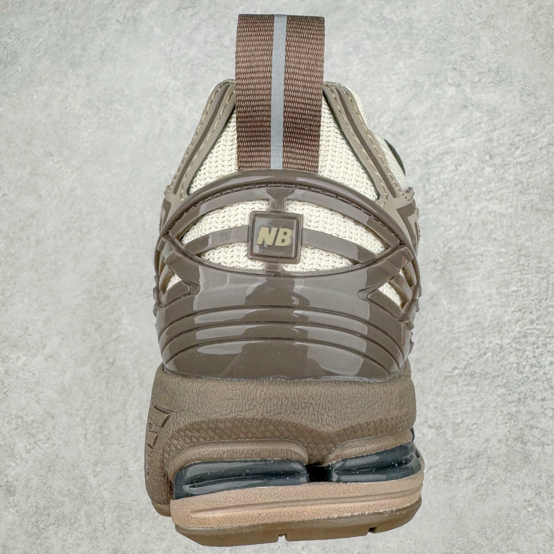 图片[8]-New Balance M1906R NB新百伦系列复古老爹风休闲运动慢跑鞋 采用轻质牛剖革拼接透气网眼衬垫织物鞋面材质 T-Beam大底提供足步弓支撑 保持步态稳定#后跟搭载外露缓震胶 鞋身整体以各种深浅不一的灰色覆盖 鞋头以淡蓝色调装饰，网眼衬垫通过不规律的色块实现做旧的美感 泛黄的鞋底更是进一步增添了复古气息 尺码：36 37 37.5 38 38.5 39.5 40 40.5 41.5 42 42.5 43 44 45-选品中心