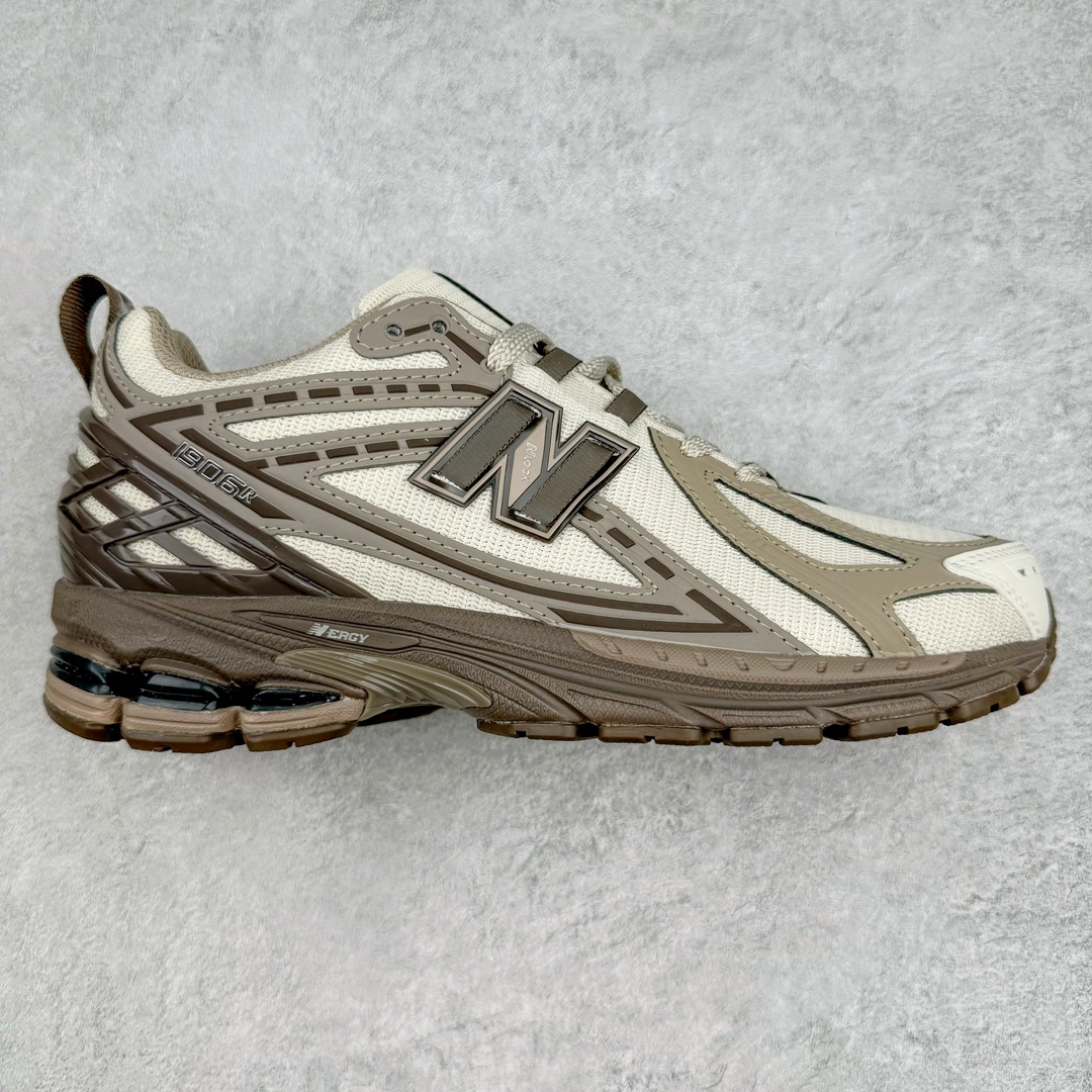 New Balance M1906R NB新百伦系列复古老爹风休闲运动慢跑鞋 采用轻质牛剖革拼接透气网眼衬垫织物鞋面材质 T-Beam大底提供足步弓支撑 保持步态稳定#后跟搭载外露缓震胶 鞋身整体以各种深浅不一的灰色覆盖 鞋头以淡蓝色调装饰，网眼衬垫通过不规律的色块实现做旧的美感 泛黄的鞋底更是进一步增添了复古气息 尺码：36 37 37.5 38 38.5 39.5 40 40.5 41.5 42 42.5 43 44 45-选品中心