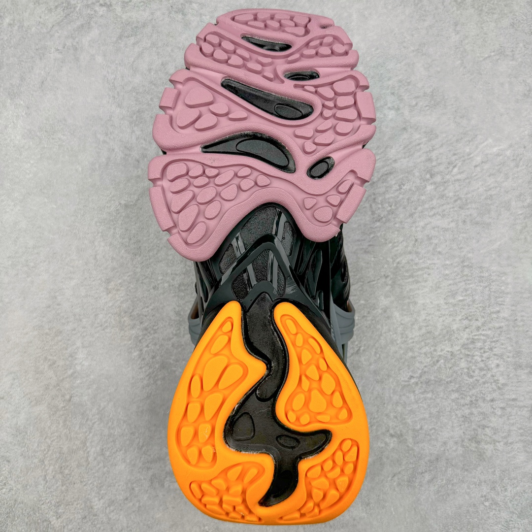 图片[9]-AD XLG Runner Deluxe 跑步者豪华版系列低帮厚底增高老爹风复古缓震休闲运动慢跑鞋 JP5765 自从阿迪达斯和巴黎世家合作后，没少出双方联名的平替。结果根据最新情报，阿迪现在已经把手伸到了巴家爆款3XL的身上，新鞋Xlg Runner Deluxe实物曝光，emm，鞋款整体一眼丁真是巴黎世家Track＋3XL大底的缝合怪版本，要不是鞋侧明晃晃的adidas三道杠Logo，估计各位看了都得蒙。这波不能说是完全复制巴黎世家，但也多少有点借鉴的味道了。新鞋基本就是在阿迪经典\\\”Climacool\\\”鞋款的基础上，升级了Boots大底以及加入了\\\”巴味\\\”设计元素…尺码：35 36 36⅔ 37⅓ 38 38⅔ 39⅓ 40 40⅔ 41⅓ 42 42⅔ 43⅓ 44 44⅔ 45 46-选品中心