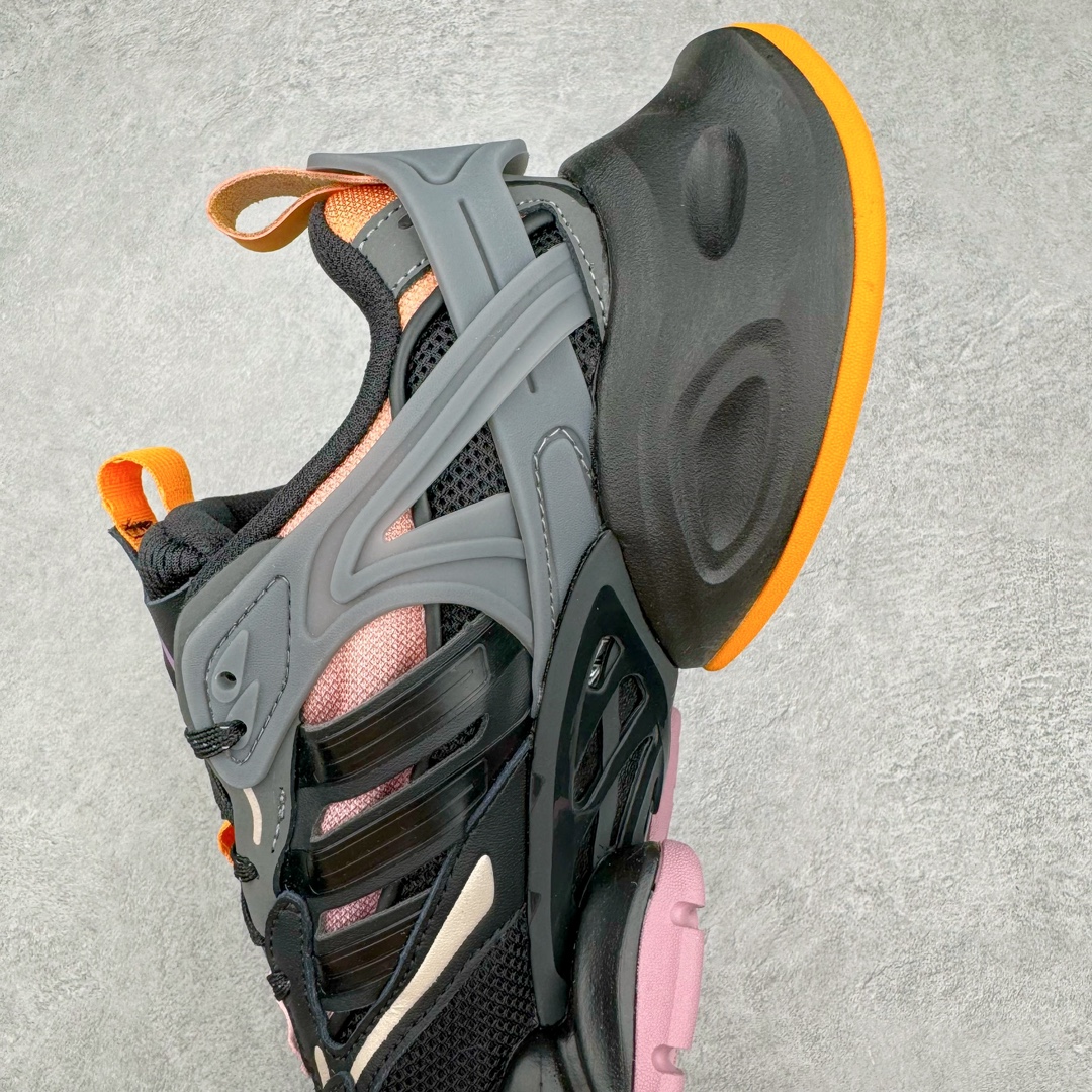 图片[7]-AD XLG Runner Deluxe 跑步者豪华版系列低帮厚底增高老爹风复古缓震休闲运动慢跑鞋 JP5765 自从阿迪达斯和巴黎世家合作后，没少出双方联名的平替。结果根据最新情报，阿迪现在已经把手伸到了巴家爆款3XL的身上，新鞋Xlg Runner Deluxe实物曝光，emm，鞋款整体一眼丁真是巴黎世家Track＋3XL大底的缝合怪版本，要不是鞋侧明晃晃的adidas三道杠Logo，估计各位看了都得蒙。这波不能说是完全复制巴黎世家，但也多少有点借鉴的味道了。新鞋基本就是在阿迪经典\\\”Climacool\\\”鞋款的基础上，升级了Boots大底以及加入了\\\”巴味\\\”设计元素…尺码：35 36 36⅔ 37⅓ 38 38⅔ 39⅓ 40 40⅔ 41⅓ 42 42⅔ 43⅓ 44 44⅔ 45 46-选品中心