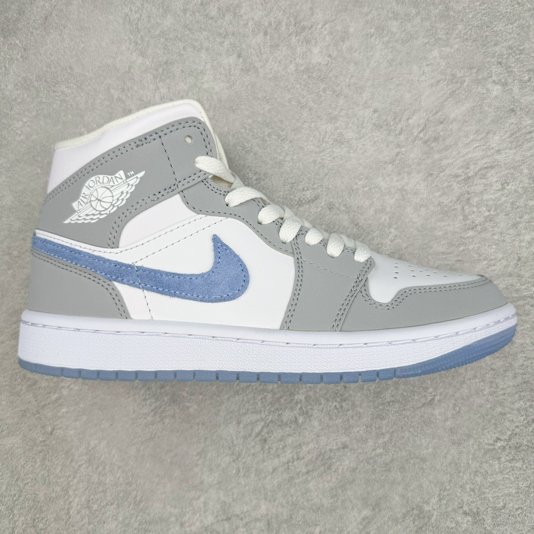 图片[7]-＃奥莱Zp订单福利 Air Jordan AJ1 Mid 中帮复古潮流百搭篮球鞋 独家渠道 市面未流通批次 奥莱直播间499 599一样的东西 碾压市面现存所有版本 公司一样的东西 超值回馈 帮你省钱 支持各种鉴定 Air Jordan 1 于1985年推出 是耐克第一双以乔丹名字命名的篮球鞋 正是这双鞋 开启了一个时代 其外形的灵感来自于在当年风靡一时的Air Force 1 同时降低中底厚度 減轻重量 增加贴地感 并采用了后掌Air Sole气垫 最经典的飞翼 Logo来自于当时的Nike创意总监 Peter Moore 作为一款革命性的球鞋 AirJordan 1曾因违反了当时联盟的统一着装规定而被巨额罚款 但这道禁令却也令Air Jordan 1火爆一时 遭到疯抢 并因此留下一段佳话 尺码：36 36.5 37.5 38 38.5 39 40 40.5 41 42 42.5 43 44 44.5 45-选品中心