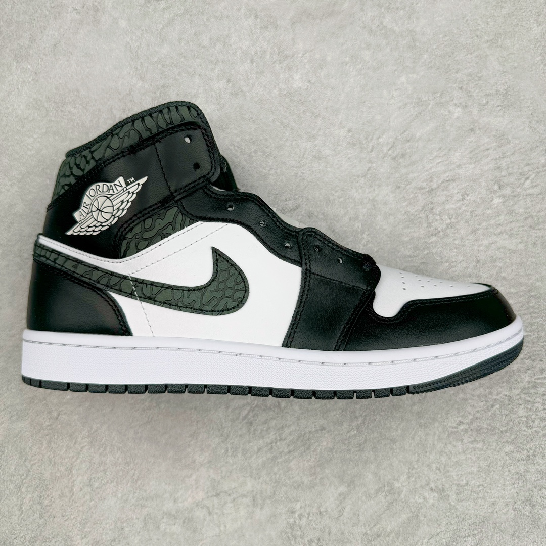 ＃奥莱Zp订单福利 Air Jordan AJ1 Mid 中帮复古潮流百搭篮球鞋 独家渠道 市面未流通批次 奥莱直播间499 599一样的东西 碾压市面现存所有版本 公司一样的东西 超值回馈 帮你省钱 支持各种鉴定 Air Jordan 1 于1985年推出 是耐克第一双以乔丹名字命名的篮球鞋 正是这双鞋 开启了一个时代 其外形的灵感来自于在当年风靡一时的Air Force 1 同时降低中底厚度 減轻重量 增加贴地感 并采用了后掌Air Sole气垫 最经典的飞翼 Logo来自于当时的Nike创意总监 Peter Moore 作为一款革命性的球鞋 AirJordan 1曾因违反了当时联盟的统一着装规定而被巨额罚款 但这道禁令却也令Air Jordan 1火爆一时 遭到疯抢 并因此留下一段佳话 尺码：36 36.5 37.5 38 38.5 39 40 40.5 41 42 42.5 43 44 44.5 45-选品中心