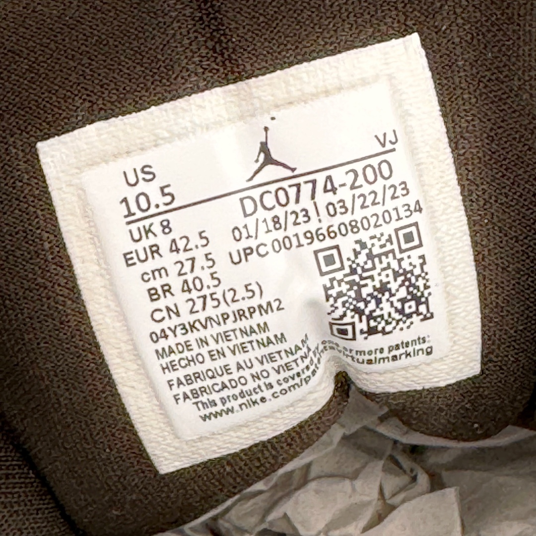 图片[12]-＃奥莱Zp订单福利 Air Jordan AJ1 Low 低帮复古潮流百搭篮球鞋 DC0774-200 独家渠道 市面未流通批次 奥莱直播间499 599一样的东西 碾压市面现存所有版本 公司一样的东西 超值回馈 帮你省钱 支持各种鉴定 Air Jordan 1 于1985年推出 是耐克第一双以乔丹名字命名的篮球鞋 正是这双鞋 开启了一个时代 其外形的灵感来自于在当年风靡一时的Air Force 1 同时降低中底厚度 減轻重量 增加贴地感 并采用了后掌Air Sole气垫 最经典的飞翼 Logo来自于当时的Nike创意总监 Peter Moore 作为一款革命性的球鞋 AirJordan 1曾因违反了当时联盟的统一着装规定而被巨额罚款 但这道禁令却也令Air Jordan 1火爆一时 遭到疯抢 并因此留下一段佳话 尺码：36 36.5 37.5 38 38.5 39 40 40.5 41 42 42.5 43 44 44.5-选品中心