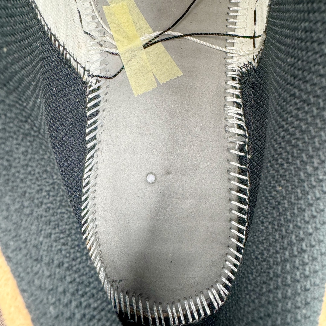 图片[10]-＃奥莱Zp订单福利 Air Jordan AJ1 Low 低帮复古潮流百搭篮球鞋 DZ4130-201 独家渠道 市面未流通批次 奥莱直播间499 599一样的东西 碾压市面现存所有版本 公司一样的东西 超值回馈 帮你省钱 支持各种鉴定 Air Jordan 1 于1985年推出 是耐克第一双以乔丹名字命名的篮球鞋 正是这双鞋 开启了一个时代 其外形的灵感来自于在当年风靡一时的Air Force 1 同时降低中底厚度 減轻重量 增加贴地感 并采用了后掌Air Sole气垫 最经典的飞翼 Logo来自于当时的Nike创意总监 Peter Moore 作为一款革命性的球鞋 AirJordan 1曾因违反了当时联盟的统一着装规定而被巨额罚款 但这道禁令却也令Air Jordan 1火爆一时 遭到疯抢 并因此留下一段佳话 尺码：40 40.5 41 42 42.5 43 44 44.5-选品中心