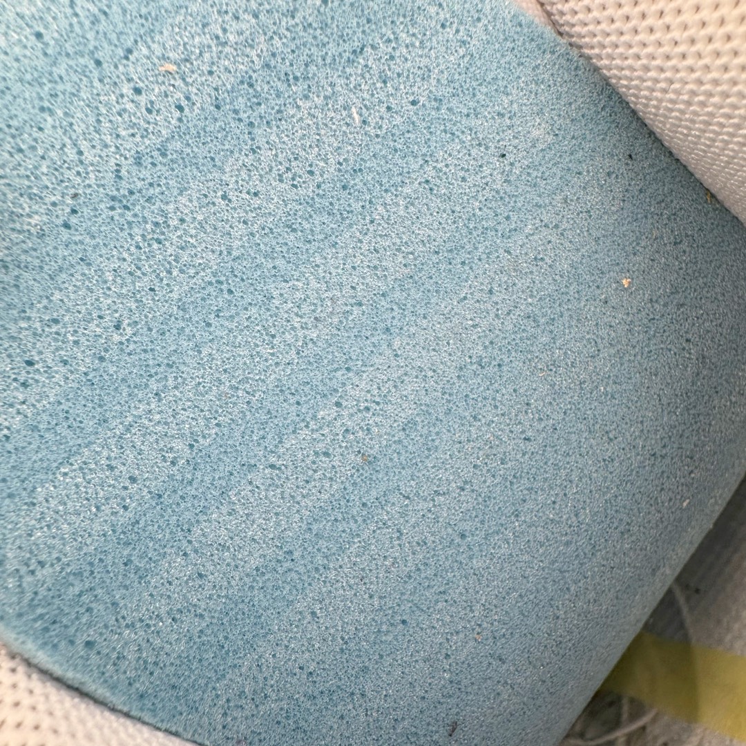 图片[11]-＃奥莱Zp订单福利 Air Jordan AJ1 Low 低帮复古潮流百搭篮球鞋 FQ9112-100 独家渠道 市面未流通批次 奥莱直播间499 599一样的东西 碾压市面现存所有版本 公司一样的东西 超值回馈 帮你省钱 支持各种鉴定 Air Jordan 1 于1985年推出 是耐克第一双以乔丹名字命名的篮球鞋 正是这双鞋 开启了一个时代 其外形的灵感来自于在当年风靡一时的Air Force 1 同时降低中底厚度 減轻重量 增加贴地感 并采用了后掌Air Sole气垫 最经典的飞翼 Logo来自于当时的Nike创意总监 Peter Moore 作为一款革命性的球鞋 AirJordan 1曾因违反了当时联盟的统一着装规定而被巨额罚款 但这道禁令却也令Air Jordan 1火爆一时 遭到疯抢 并因此留下一段佳话 尺码：36 36.5 37.5 38 38.5 39 40-选品中心