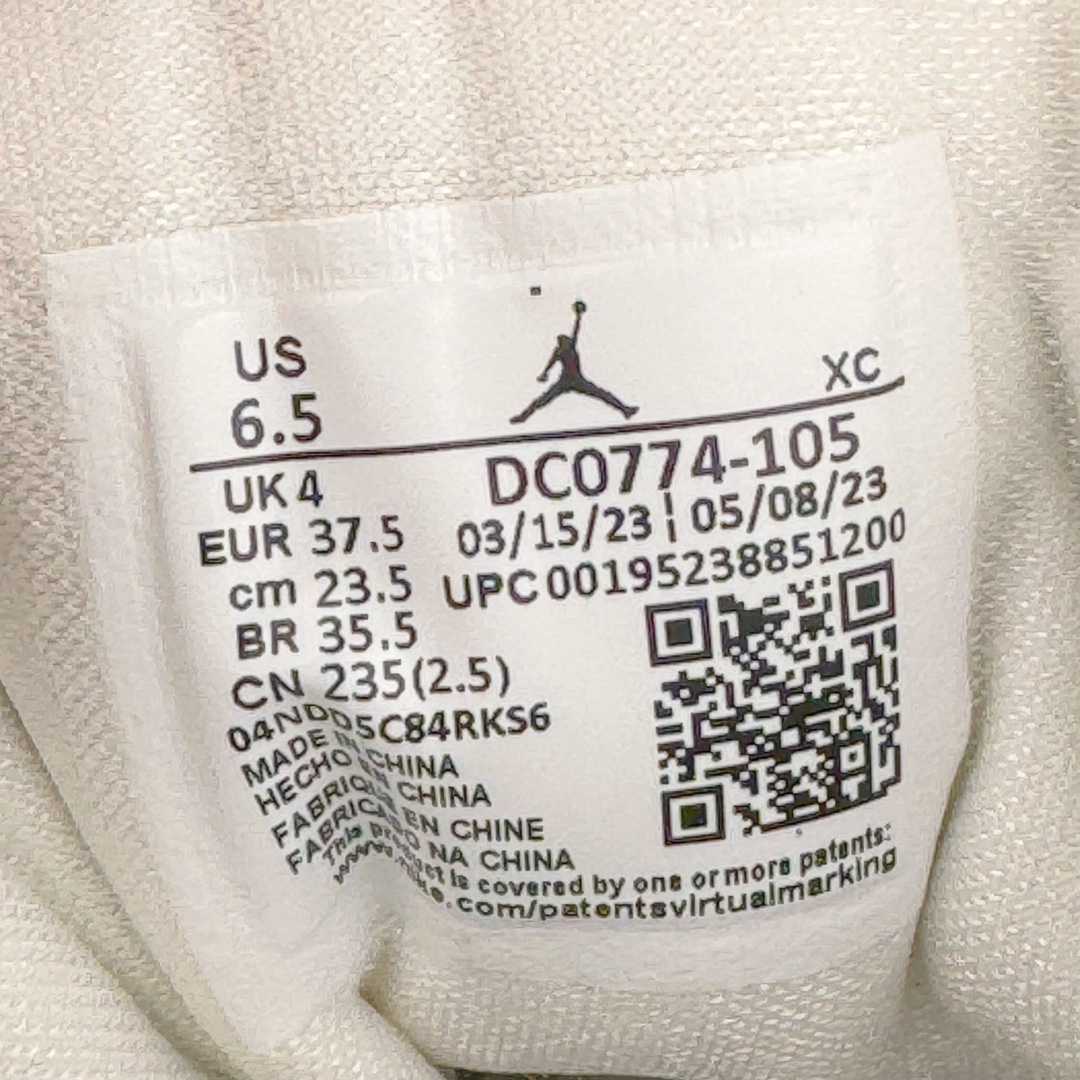 图片[12]-＃奥莱Zp订单福利 Air Jordan AJ1 Low 低帮复古潮流百搭篮球鞋 DC0774-105 独家渠道 市面未流通批次 奥莱直播间499 599一样的东西 碾压市面现存所有版本 公司一样的东西 超值回馈 帮你省钱 支持各种鉴定 Air Jordan 1 于1985年推出 是耐克第一双以乔丹名字命名的篮球鞋 正是这双鞋 开启了一个时代 其外形的灵感来自于在当年风靡一时的Air Force 1 同时降低中底厚度 減轻重量 增加贴地感 并采用了后掌Air Sole气垫 最经典的飞翼 Logo来自于当时的Nike创意总监 Peter Moore 作为一款革命性的球鞋 AirJordan 1曾因违反了当时联盟的统一着装规定而被巨额罚款 但这道禁令却也令Air Jordan 1火爆一时 遭到疯抢 并因此留下一段佳话 尺码：36 36.5 37.5 38 38.5 39 40-选品中心