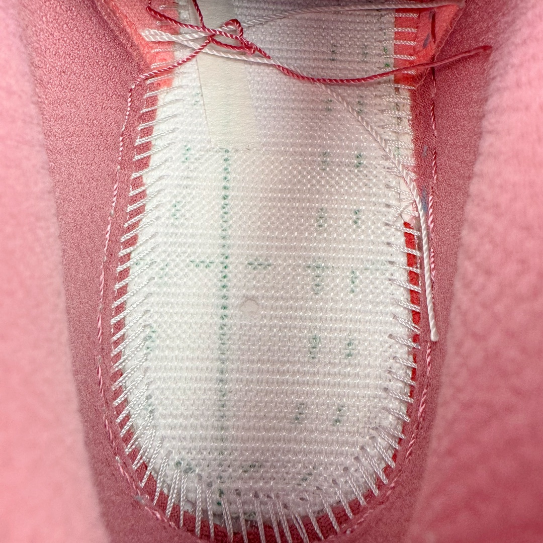 图片[10]-＃奥莱Zp订单福利 Air Jordan AJ1 Mid 中帮复古潮流百搭篮球鞋 DQ8423-616 独家渠道 市面未流通批次 奥莱直播间499 599一样的东西 碾压市面现存所有版本 公司一样的东西 超值回馈 帮你省钱 支持各种鉴定 Air Jordan 1 于1985年推出 是耐克第一双以乔丹名字命名的篮球鞋 正是这双鞋 开启了一个时代 其外形的灵感来自于在当年风靡一时的Air Force 1 同时降低中底厚度 減轻重量 增加贴地感 并采用了后掌Air Sole气垫 最经典的飞翼 Logo来自于当时的Nike创意总监 Peter Moore 作为一款革命性的球鞋 AirJordan 1曾因违反了当时联盟的统一着装规定而被巨额罚款 但这道禁令却也令Air Jordan 1火爆一时 遭到疯抢 并因此留下一段佳话 尺码：36 36.5 37.5 38 38.5 39 40-选品中心