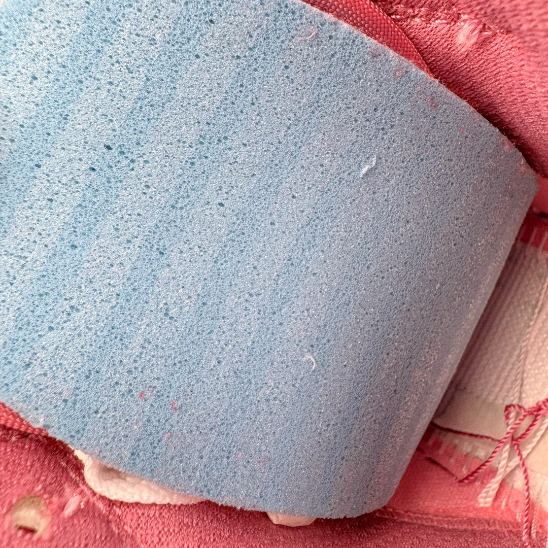 图片[11]-＃奥莱Zp订单福利 Air Jordan AJ1 Mid 中帮复古潮流百搭篮球鞋 DQ8423-616 独家渠道 市面未流通批次 奥莱直播间499 599一样的东西 碾压市面现存所有版本 公司一样的东西 超值回馈 帮你省钱 支持各种鉴定 Air Jordan 1 于1985年推出 是耐克第一双以乔丹名字命名的篮球鞋 正是这双鞋 开启了一个时代 其外形的灵感来自于在当年风靡一时的Air Force 1 同时降低中底厚度 減轻重量 增加贴地感 并采用了后掌Air Sole气垫 最经典的飞翼 Logo来自于当时的Nike创意总监 Peter Moore 作为一款革命性的球鞋 AirJordan 1曾因违反了当时联盟的统一着装规定而被巨额罚款 但这道禁令却也令Air Jordan 1火爆一时 遭到疯抢 并因此留下一段佳话 尺码：36 36.5 37.5 38 38.5 39 40-选品中心