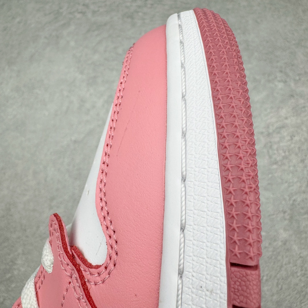 图片[14]-＃奥莱Zp订单福利 Air Jordan AJ1 Mid 中帮复古潮流百搭篮球鞋 DQ8423-616 独家渠道 市面未流通批次 奥莱直播间499 599一样的东西 碾压市面现存所有版本 公司一样的东西 超值回馈 帮你省钱 支持各种鉴定 Air Jordan 1 于1985年推出 是耐克第一双以乔丹名字命名的篮球鞋 正是这双鞋 开启了一个时代 其外形的灵感来自于在当年风靡一时的Air Force 1 同时降低中底厚度 減轻重量 增加贴地感 并采用了后掌Air Sole气垫 最经典的飞翼 Logo来自于当时的Nike创意总监 Peter Moore 作为一款革命性的球鞋 AirJordan 1曾因违反了当时联盟的统一着装规定而被巨额罚款 但这道禁令却也令Air Jordan 1火爆一时 遭到疯抢 并因此留下一段佳话 尺码：36 36.5 37.5 38 38.5 39 40-选品中心