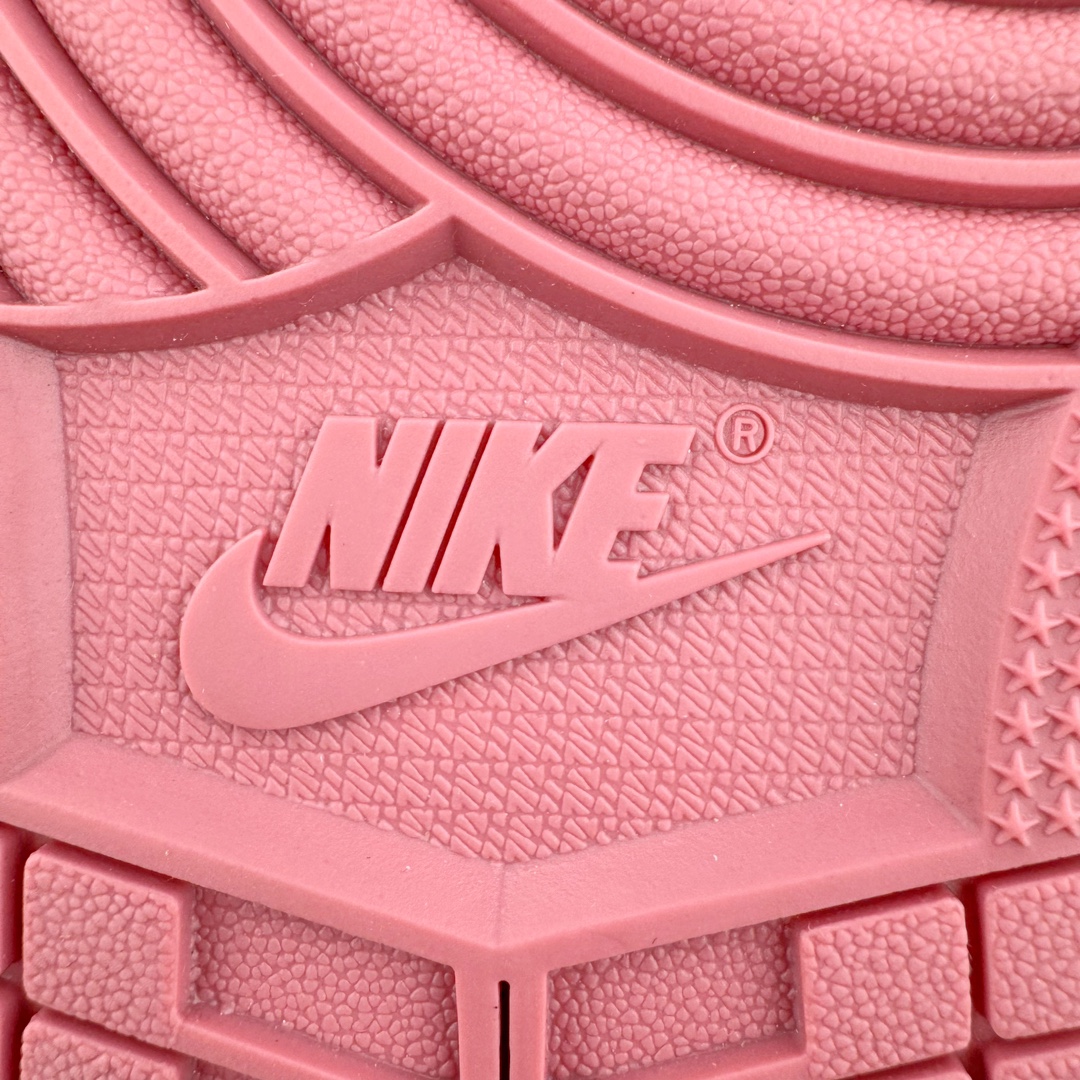 图片[20]-＃奥莱Zp订单福利 Air Jordan AJ1 Mid 中帮复古潮流百搭篮球鞋 DQ8423-616 独家渠道 市面未流通批次 奥莱直播间499 599一样的东西 碾压市面现存所有版本 公司一样的东西 超值回馈 帮你省钱 支持各种鉴定 Air Jordan 1 于1985年推出 是耐克第一双以乔丹名字命名的篮球鞋 正是这双鞋 开启了一个时代 其外形的灵感来自于在当年风靡一时的Air Force 1 同时降低中底厚度 減轻重量 增加贴地感 并采用了后掌Air Sole气垫 最经典的飞翼 Logo来自于当时的Nike创意总监 Peter Moore 作为一款革命性的球鞋 AirJordan 1曾因违反了当时联盟的统一着装规定而被巨额罚款 但这道禁令却也令Air Jordan 1火爆一时 遭到疯抢 并因此留下一段佳话 尺码：36 36.5 37.5 38 38.5 39 40-选品中心