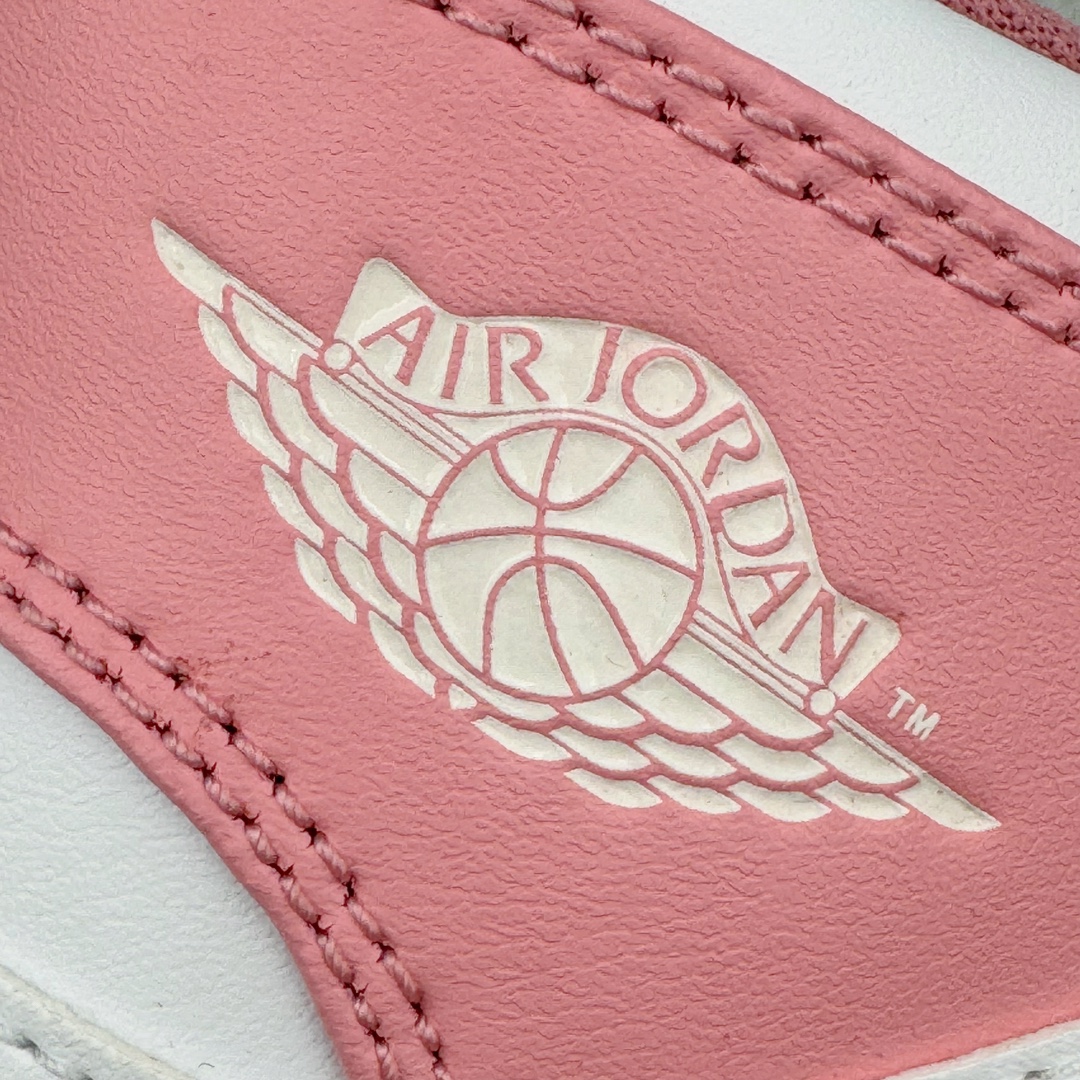 图片[17]-＃奥莱Zp订单福利 Air Jordan AJ1 Mid 中帮复古潮流百搭篮球鞋 DQ8423-616 独家渠道 市面未流通批次 奥莱直播间499 599一样的东西 碾压市面现存所有版本 公司一样的东西 超值回馈 帮你省钱 支持各种鉴定 Air Jordan 1 于1985年推出 是耐克第一双以乔丹名字命名的篮球鞋 正是这双鞋 开启了一个时代 其外形的灵感来自于在当年风靡一时的Air Force 1 同时降低中底厚度 減轻重量 增加贴地感 并采用了后掌Air Sole气垫 最经典的飞翼 Logo来自于当时的Nike创意总监 Peter Moore 作为一款革命性的球鞋 AirJordan 1曾因违反了当时联盟的统一着装规定而被巨额罚款 但这道禁令却也令Air Jordan 1火爆一时 遭到疯抢 并因此留下一段佳话 尺码：36 36.5 37.5 38 38.5 39 40-选品中心