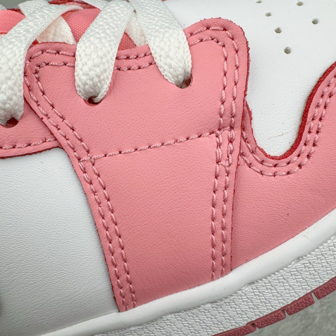 图片[19]-＃奥莱Zp订单福利 Air Jordan AJ1 Mid 中帮复古潮流百搭篮球鞋 DQ8423-616 独家渠道 市面未流通批次 奥莱直播间499 599一样的东西 碾压市面现存所有版本 公司一样的东西 超值回馈 帮你省钱 支持各种鉴定 Air Jordan 1 于1985年推出 是耐克第一双以乔丹名字命名的篮球鞋 正是这双鞋 开启了一个时代 其外形的灵感来自于在当年风靡一时的Air Force 1 同时降低中底厚度 減轻重量 增加贴地感 并采用了后掌Air Sole气垫 最经典的飞翼 Logo来自于当时的Nike创意总监 Peter Moore 作为一款革命性的球鞋 AirJordan 1曾因违反了当时联盟的统一着装规定而被巨额罚款 但这道禁令却也令Air Jordan 1火爆一时 遭到疯抢 并因此留下一段佳话 尺码：36 36.5 37.5 38 38.5 39 40-选品中心