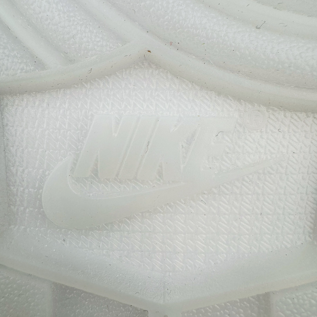 图片[17]-＃奥莱Zp订单福利 Air Jordan AJ1 Mid 中帮复古潮流百搭篮球鞋 FQ9117-400 独家渠道 市面未流通批次 奥莱直播间499 599一样的东西 碾压市面现存所有版本 公司一样的东西 超值回馈 帮你省钱 支持各种鉴定 Air Jordan 1 于1985年推出 是耐克第一双以乔丹名字命名的篮球鞋 正是这双鞋 开启了一个时代 其外形的灵感来自于在当年风靡一时的Air Force 1 同时降低中底厚度 減轻重量 增加贴地感 并采用了后掌Air Sole气垫 最经典的飞翼 Logo来自于当时的Nike创意总监 Peter Moore 作为一款革命性的球鞋 AirJordan 1曾因违反了当时联盟的统一着装规定而被巨额罚款 但这道禁令却也令Air Jordan 1火爆一时 遭到疯抢 并因此留下一段佳话 尺码：36 36.5 37.5 38 38.5 39 40-选品中心