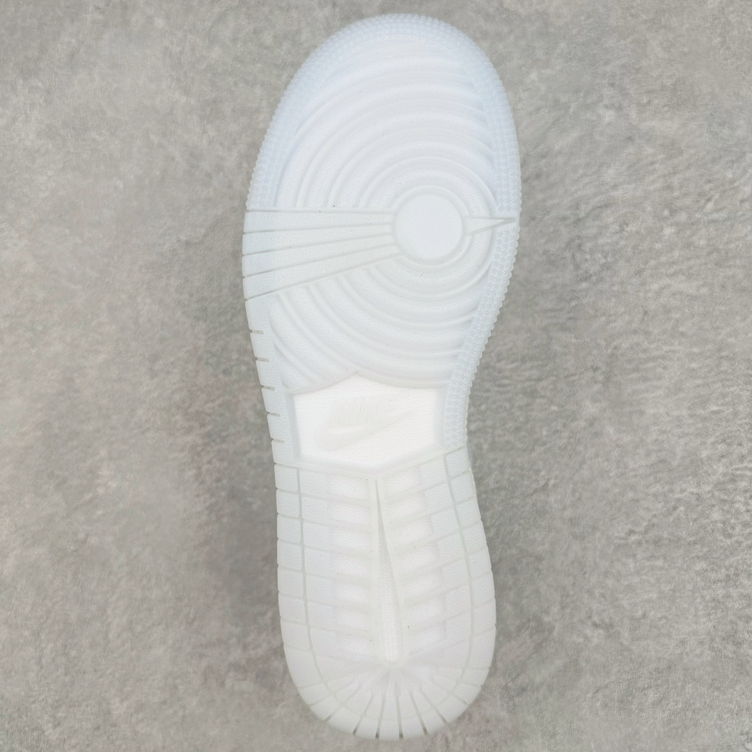 图片[9]-＃奥莱Zp订单福利 Air Jordan AJ1 Mid 中帮复古潮流百搭篮球鞋 FQ9117-400 独家渠道 市面未流通批次 奥莱直播间499 599一样的东西 碾压市面现存所有版本 公司一样的东西 超值回馈 帮你省钱 支持各种鉴定 Air Jordan 1 于1985年推出 是耐克第一双以乔丹名字命名的篮球鞋 正是这双鞋 开启了一个时代 其外形的灵感来自于在当年风靡一时的Air Force 1 同时降低中底厚度 減轻重量 增加贴地感 并采用了后掌Air Sole气垫 最经典的飞翼 Logo来自于当时的Nike创意总监 Peter Moore 作为一款革命性的球鞋 AirJordan 1曾因违反了当时联盟的统一着装规定而被巨额罚款 但这道禁令却也令Air Jordan 1火爆一时 遭到疯抢 并因此留下一段佳话 尺码：36 36.5 37.5 38 38.5 39 40-选品中心