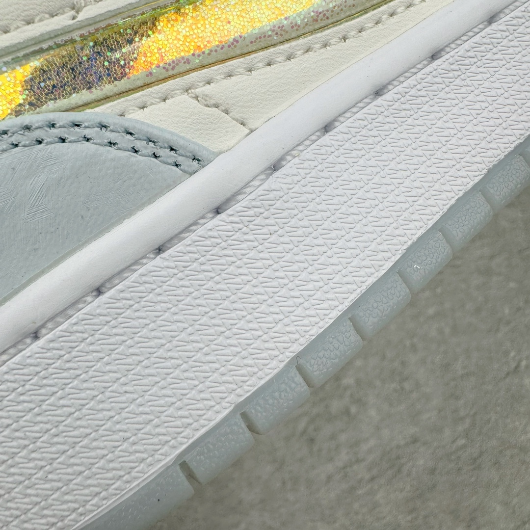 图片[15]-＃奥莱Zp订单福利 Air Jordan AJ1 Mid 中帮复古潮流百搭篮球鞋 FQ9117-400 独家渠道 市面未流通批次 奥莱直播间499 599一样的东西 碾压市面现存所有版本 公司一样的东西 超值回馈 帮你省钱 支持各种鉴定 Air Jordan 1 于1985年推出 是耐克第一双以乔丹名字命名的篮球鞋 正是这双鞋 开启了一个时代 其外形的灵感来自于在当年风靡一时的Air Force 1 同时降低中底厚度 減轻重量 增加贴地感 并采用了后掌Air Sole气垫 最经典的飞翼 Logo来自于当时的Nike创意总监 Peter Moore 作为一款革命性的球鞋 AirJordan 1曾因违反了当时联盟的统一着装规定而被巨额罚款 但这道禁令却也令Air Jordan 1火爆一时 遭到疯抢 并因此留下一段佳话 尺码：36 36.5 37.5 38 38.5 39 40-选品中心