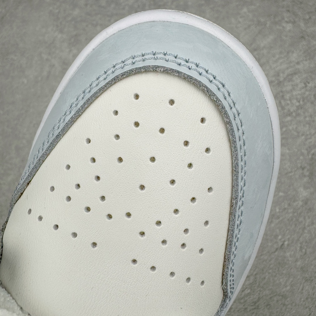 图片[13]-＃奥莱Zp订单福利 Air Jordan AJ1 Mid 中帮复古潮流百搭篮球鞋 FQ9117-400 独家渠道 市面未流通批次 奥莱直播间499 599一样的东西 碾压市面现存所有版本 公司一样的东西 超值回馈 帮你省钱 支持各种鉴定 Air Jordan 1 于1985年推出 是耐克第一双以乔丹名字命名的篮球鞋 正是这双鞋 开启了一个时代 其外形的灵感来自于在当年风靡一时的Air Force 1 同时降低中底厚度 減轻重量 增加贴地感 并采用了后掌Air Sole气垫 最经典的飞翼 Logo来自于当时的Nike创意总监 Peter Moore 作为一款革命性的球鞋 AirJordan 1曾因违反了当时联盟的统一着装规定而被巨额罚款 但这道禁令却也令Air Jordan 1火爆一时 遭到疯抢 并因此留下一段佳话 尺码：36 36.5 37.5 38 38.5 39 40-选品中心