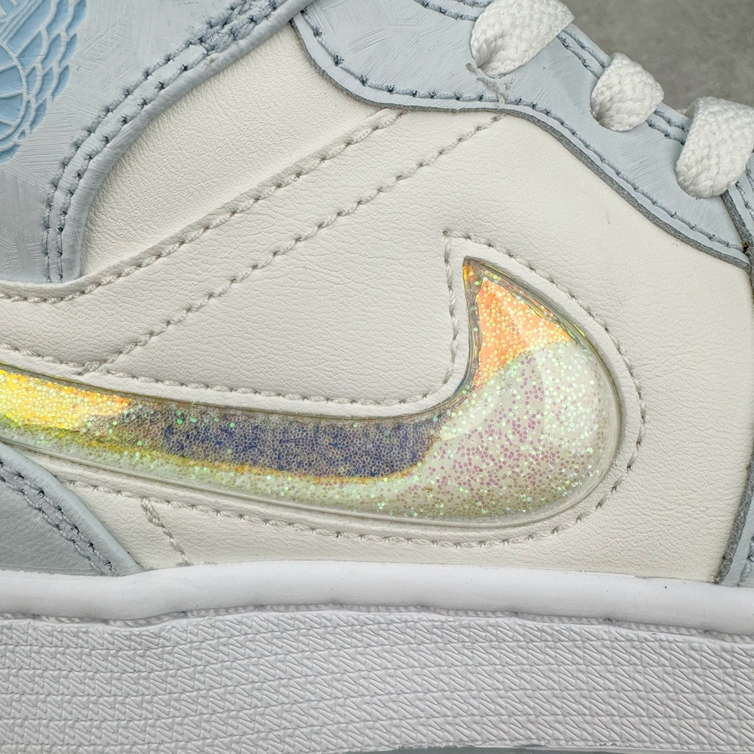 图片[16]-＃奥莱Zp订单福利 Air Jordan AJ1 Mid 中帮复古潮流百搭篮球鞋 FQ9117-400 独家渠道 市面未流通批次 奥莱直播间499 599一样的东西 碾压市面现存所有版本 公司一样的东西 超值回馈 帮你省钱 支持各种鉴定 Air Jordan 1 于1985年推出 是耐克第一双以乔丹名字命名的篮球鞋 正是这双鞋 开启了一个时代 其外形的灵感来自于在当年风靡一时的Air Force 1 同时降低中底厚度 減轻重量 增加贴地感 并采用了后掌Air Sole气垫 最经典的飞翼 Logo来自于当时的Nike创意总监 Peter Moore 作为一款革命性的球鞋 AirJordan 1曾因违反了当时联盟的统一着装规定而被巨额罚款 但这道禁令却也令Air Jordan 1火爆一时 遭到疯抢 并因此留下一段佳话 尺码：36 36.5 37.5 38 38.5 39 40-选品中心