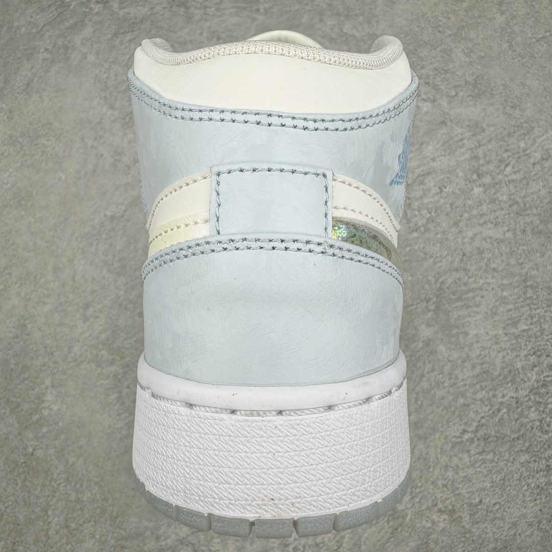 图片[8]-＃奥莱Zp订单福利 Air Jordan AJ1 Mid 中帮复古潮流百搭篮球鞋 FQ9117-400 独家渠道 市面未流通批次 奥莱直播间499 599一样的东西 碾压市面现存所有版本 公司一样的东西 超值回馈 帮你省钱 支持各种鉴定 Air Jordan 1 于1985年推出 是耐克第一双以乔丹名字命名的篮球鞋 正是这双鞋 开启了一个时代 其外形的灵感来自于在当年风靡一时的Air Force 1 同时降低中底厚度 減轻重量 增加贴地感 并采用了后掌Air Sole气垫 最经典的飞翼 Logo来自于当时的Nike创意总监 Peter Moore 作为一款革命性的球鞋 AirJordan 1曾因违反了当时联盟的统一着装规定而被巨额罚款 但这道禁令却也令Air Jordan 1火爆一时 遭到疯抢 并因此留下一段佳话 尺码：36 36.5 37.5 38 38.5 39 40-选品中心