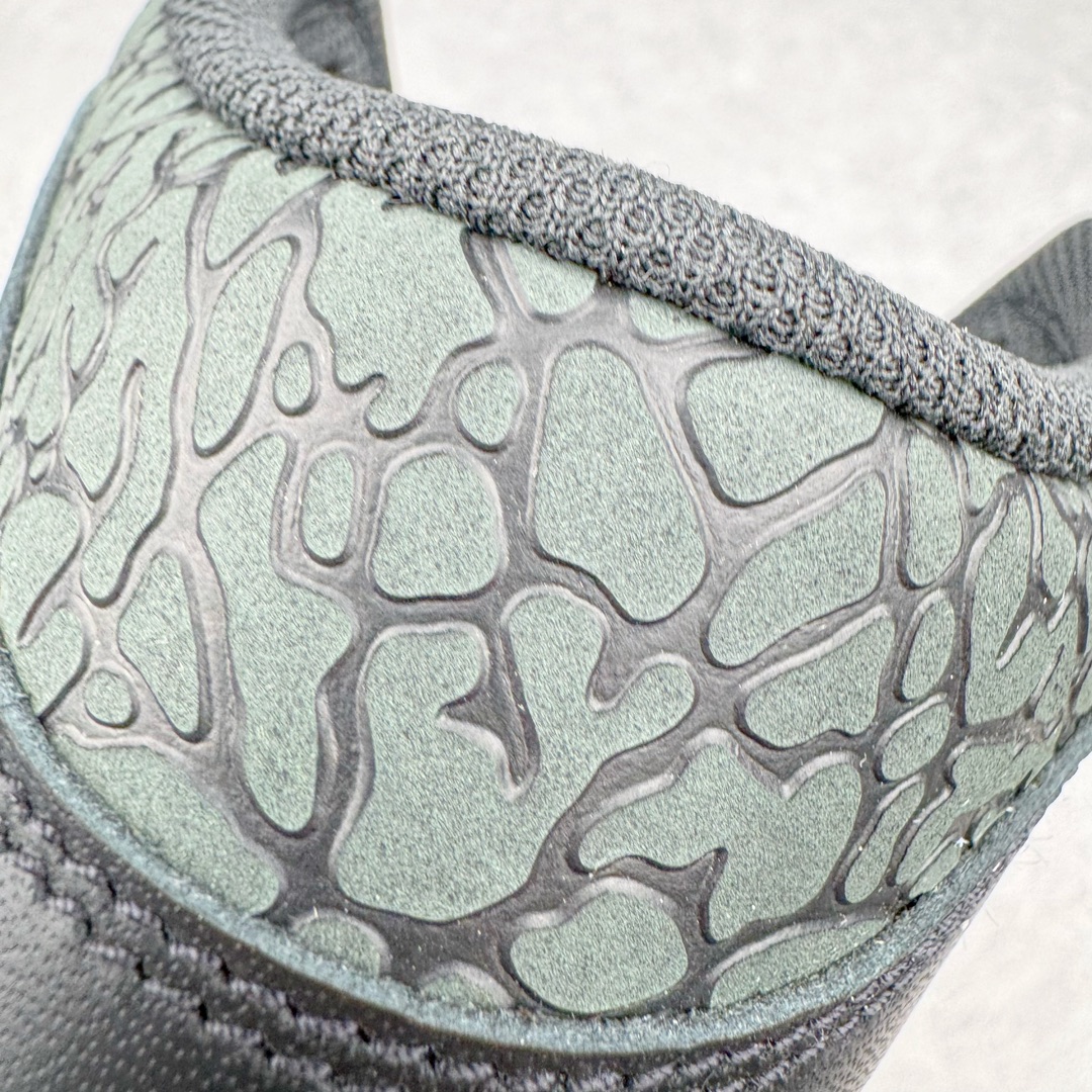 图片[15]-＃奥莱Zp订单福利 Air Jordan AJ1 Mid 中帮复古潮流百搭篮球鞋 FB9911-001 独家渠道 市面未流通批次 奥莱直播间499 599一样的东西 碾压市面现存所有版本 公司一样的东西 超值回馈 帮你省钱 支持各种鉴定 Air Jordan 1 于1985年推出 是耐克第一双以乔丹名字命名的篮球鞋 正是这双鞋 开启了一个时代 其外形的灵感来自于在当年风靡一时的Air Force 1 同时降低中底厚度 減轻重量 增加贴地感 并采用了后掌Air Sole气垫 最经典的飞翼 Logo来自于当时的Nike创意总监 Peter Moore 作为一款革命性的球鞋 AirJordan 1曾因违反了当时联盟的统一着装规定而被巨额罚款 但这道禁令却也令Air Jordan 1火爆一时 遭到疯抢 并因此留下一段佳话 尺码：40 40.5 41 42 42.5 43 44 44.5-选品中心