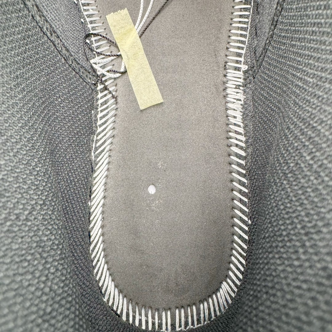 图片[10]-＃奥莱Zp订单福利 Air Jordan AJ1 Mid 中帮复古潮流百搭篮球鞋 FB9911-001 独家渠道 市面未流通批次 奥莱直播间499 599一样的东西 碾压市面现存所有版本 公司一样的东西 超值回馈 帮你省钱 支持各种鉴定 Air Jordan 1 于1985年推出 是耐克第一双以乔丹名字命名的篮球鞋 正是这双鞋 开启了一个时代 其外形的灵感来自于在当年风靡一时的Air Force 1 同时降低中底厚度 減轻重量 增加贴地感 并采用了后掌Air Sole气垫 最经典的飞翼 Logo来自于当时的Nike创意总监 Peter Moore 作为一款革命性的球鞋 AirJordan 1曾因违反了当时联盟的统一着装规定而被巨额罚款 但这道禁令却也令Air Jordan 1火爆一时 遭到疯抢 并因此留下一段佳话 尺码：40 40.5 41 42 42.5 43 44 44.5-选品中心