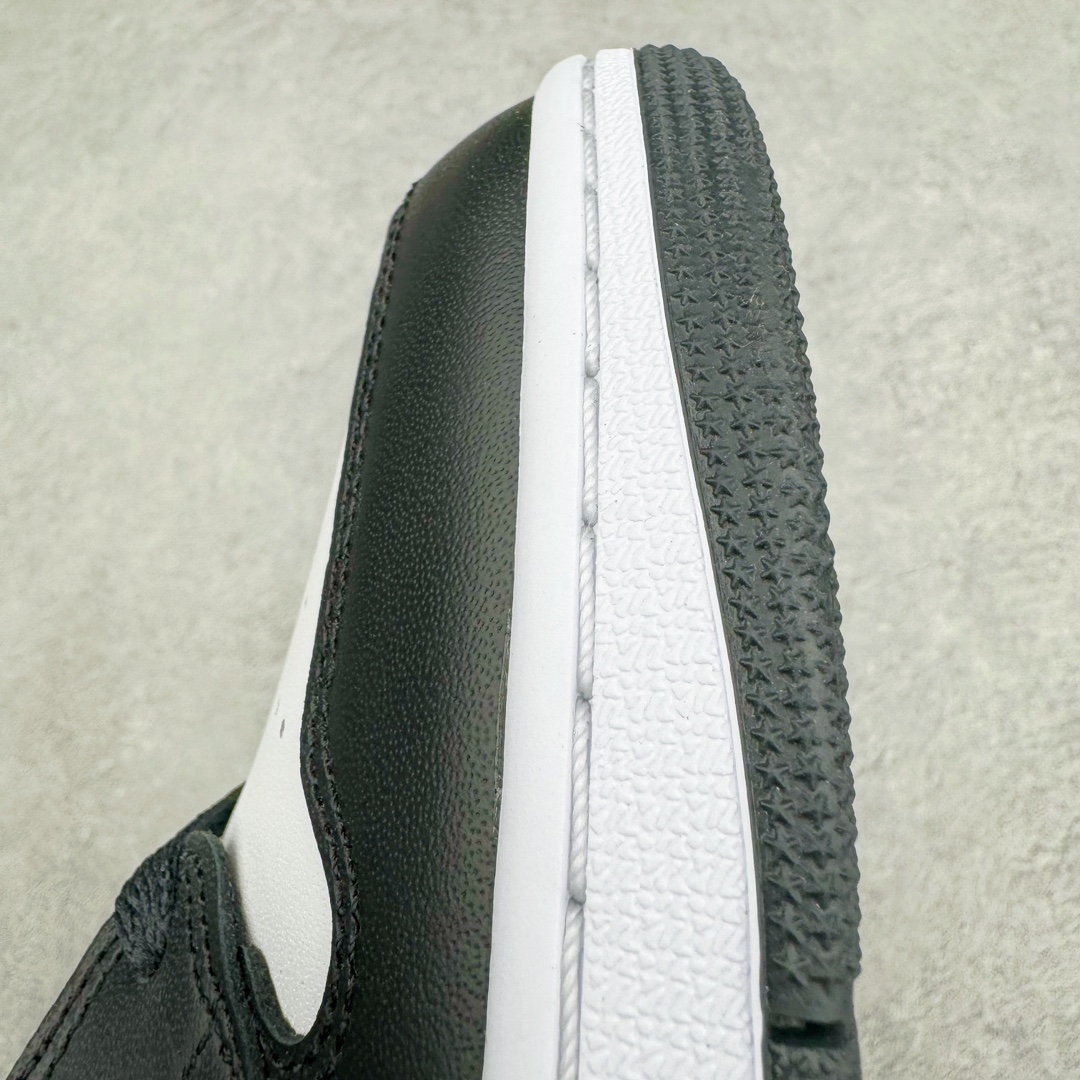 图片[16]-＃奥莱Zp订单福利 Air Jordan AJ1 Mid 中帮复古潮流百搭篮球鞋 FB9911-001 独家渠道 市面未流通批次 奥莱直播间499 599一样的东西 碾压市面现存所有版本 公司一样的东西 超值回馈 帮你省钱 支持各种鉴定 Air Jordan 1 于1985年推出 是耐克第一双以乔丹名字命名的篮球鞋 正是这双鞋 开启了一个时代 其外形的灵感来自于在当年风靡一时的Air Force 1 同时降低中底厚度 減轻重量 增加贴地感 并采用了后掌Air Sole气垫 最经典的飞翼 Logo来自于当时的Nike创意总监 Peter Moore 作为一款革命性的球鞋 AirJordan 1曾因违反了当时联盟的统一着装规定而被巨额罚款 但这道禁令却也令Air Jordan 1火爆一时 遭到疯抢 并因此留下一段佳话 尺码：40 40.5 41 42 42.5 43 44 44.5-选品中心