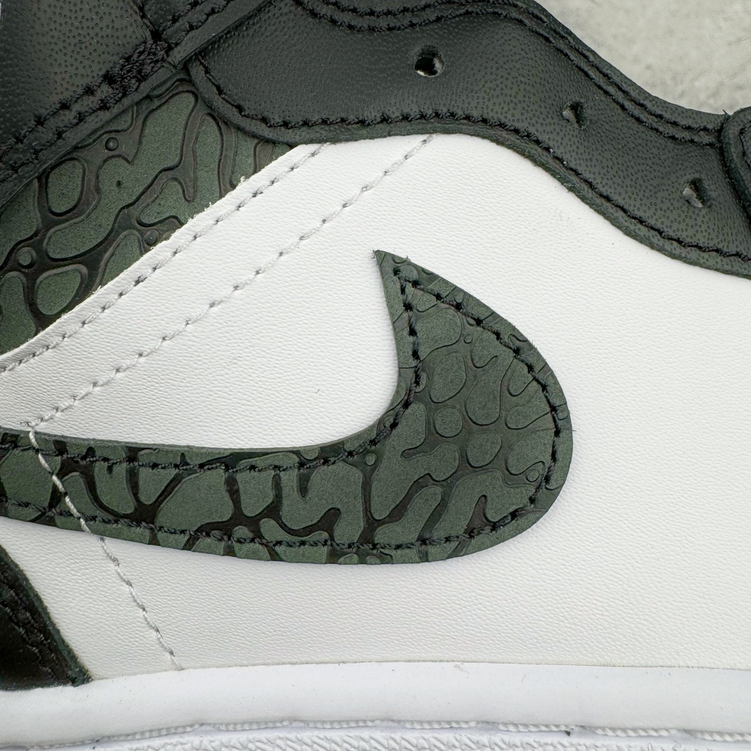 图片[19]-＃奥莱Zp订单福利 Air Jordan AJ1 Mid 中帮复古潮流百搭篮球鞋 FB9911-001 独家渠道 市面未流通批次 奥莱直播间499 599一样的东西 碾压市面现存所有版本 公司一样的东西 超值回馈 帮你省钱 支持各种鉴定 Air Jordan 1 于1985年推出 是耐克第一双以乔丹名字命名的篮球鞋 正是这双鞋 开启了一个时代 其外形的灵感来自于在当年风靡一时的Air Force 1 同时降低中底厚度 減轻重量 增加贴地感 并采用了后掌Air Sole气垫 最经典的飞翼 Logo来自于当时的Nike创意总监 Peter Moore 作为一款革命性的球鞋 AirJordan 1曾因违反了当时联盟的统一着装规定而被巨额罚款 但这道禁令却也令Air Jordan 1火爆一时 遭到疯抢 并因此留下一段佳话 尺码：40 40.5 41 42 42.5 43 44 44.5-选品中心