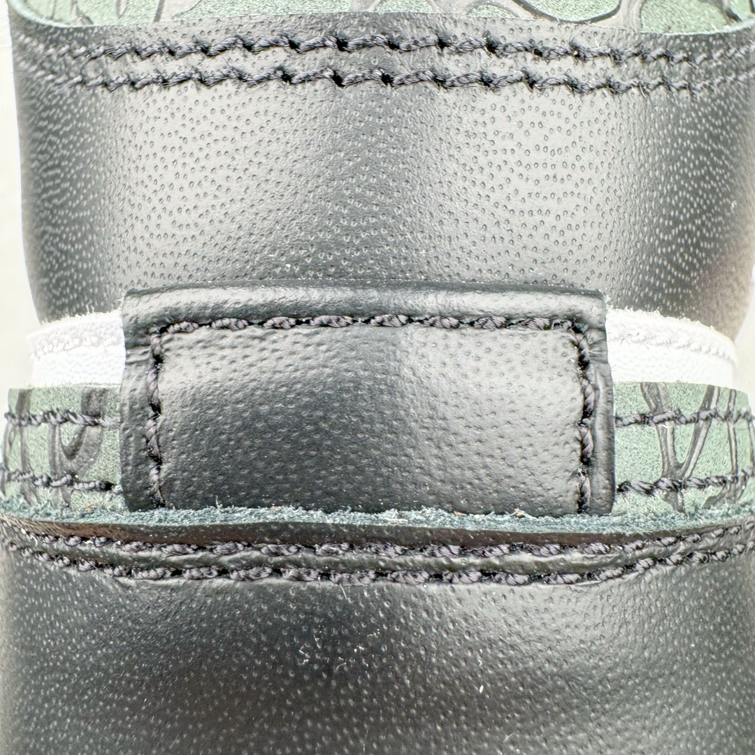 图片[14]-＃奥莱Zp订单福利 Air Jordan AJ1 Mid 中帮复古潮流百搭篮球鞋 FB9911-001 独家渠道 市面未流通批次 奥莱直播间499 599一样的东西 碾压市面现存所有版本 公司一样的东西 超值回馈 帮你省钱 支持各种鉴定 Air Jordan 1 于1985年推出 是耐克第一双以乔丹名字命名的篮球鞋 正是这双鞋 开启了一个时代 其外形的灵感来自于在当年风靡一时的Air Force 1 同时降低中底厚度 減轻重量 增加贴地感 并采用了后掌Air Sole气垫 最经典的飞翼 Logo来自于当时的Nike创意总监 Peter Moore 作为一款革命性的球鞋 AirJordan 1曾因违反了当时联盟的统一着装规定而被巨额罚款 但这道禁令却也令Air Jordan 1火爆一时 遭到疯抢 并因此留下一段佳话 尺码：40 40.5 41 42 42.5 43 44 44.5-选品中心