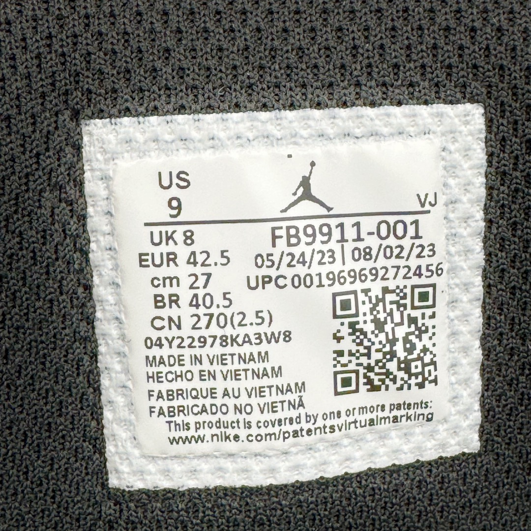 图片[12]-＃奥莱Zp订单福利 Air Jordan AJ1 Mid 中帮复古潮流百搭篮球鞋 FB9911-001 独家渠道 市面未流通批次 奥莱直播间499 599一样的东西 碾压市面现存所有版本 公司一样的东西 超值回馈 帮你省钱 支持各种鉴定 Air Jordan 1 于1985年推出 是耐克第一双以乔丹名字命名的篮球鞋 正是这双鞋 开启了一个时代 其外形的灵感来自于在当年风靡一时的Air Force 1 同时降低中底厚度 減轻重量 增加贴地感 并采用了后掌Air Sole气垫 最经典的飞翼 Logo来自于当时的Nike创意总监 Peter Moore 作为一款革命性的球鞋 AirJordan 1曾因违反了当时联盟的统一着装规定而被巨额罚款 但这道禁令却也令Air Jordan 1火爆一时 遭到疯抢 并因此留下一段佳话 尺码：40 40.5 41 42 42.5 43 44 44.5-选品中心