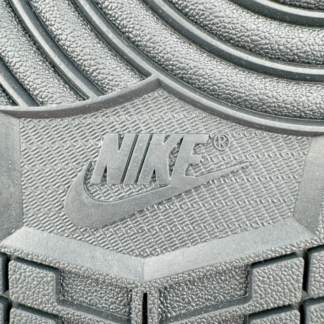 图片[21]-＃奥莱Zp订单福利 Air Jordan AJ1 Mid 中帮复古潮流百搭篮球鞋 FB9911-001 独家渠道 市面未流通批次 奥莱直播间499 599一样的东西 碾压市面现存所有版本 公司一样的东西 超值回馈 帮你省钱 支持各种鉴定 Air Jordan 1 于1985年推出 是耐克第一双以乔丹名字命名的篮球鞋 正是这双鞋 开启了一个时代 其外形的灵感来自于在当年风靡一时的Air Force 1 同时降低中底厚度 減轻重量 增加贴地感 并采用了后掌Air Sole气垫 最经典的飞翼 Logo来自于当时的Nike创意总监 Peter Moore 作为一款革命性的球鞋 AirJordan 1曾因违反了当时联盟的统一着装规定而被巨额罚款 但这道禁令却也令Air Jordan 1火爆一时 遭到疯抢 并因此留下一段佳话 尺码：40 40.5 41 42 42.5 43 44 44.5-选品中心